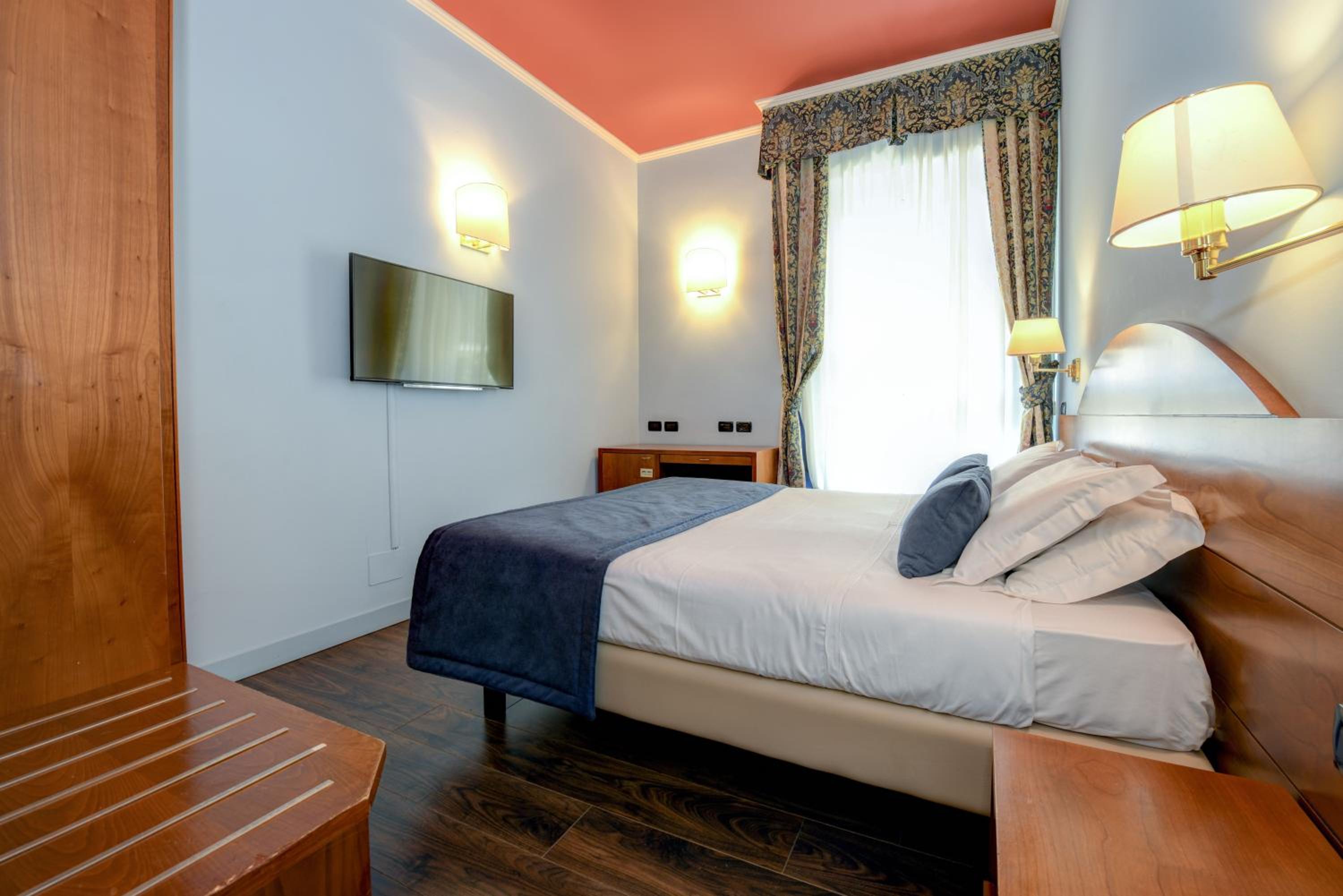 Classic Double Room - Photo 1