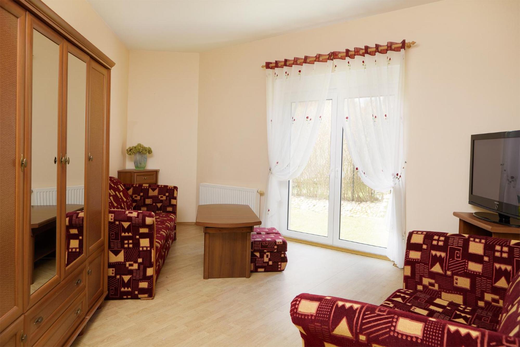 Family Studio - Photo 1