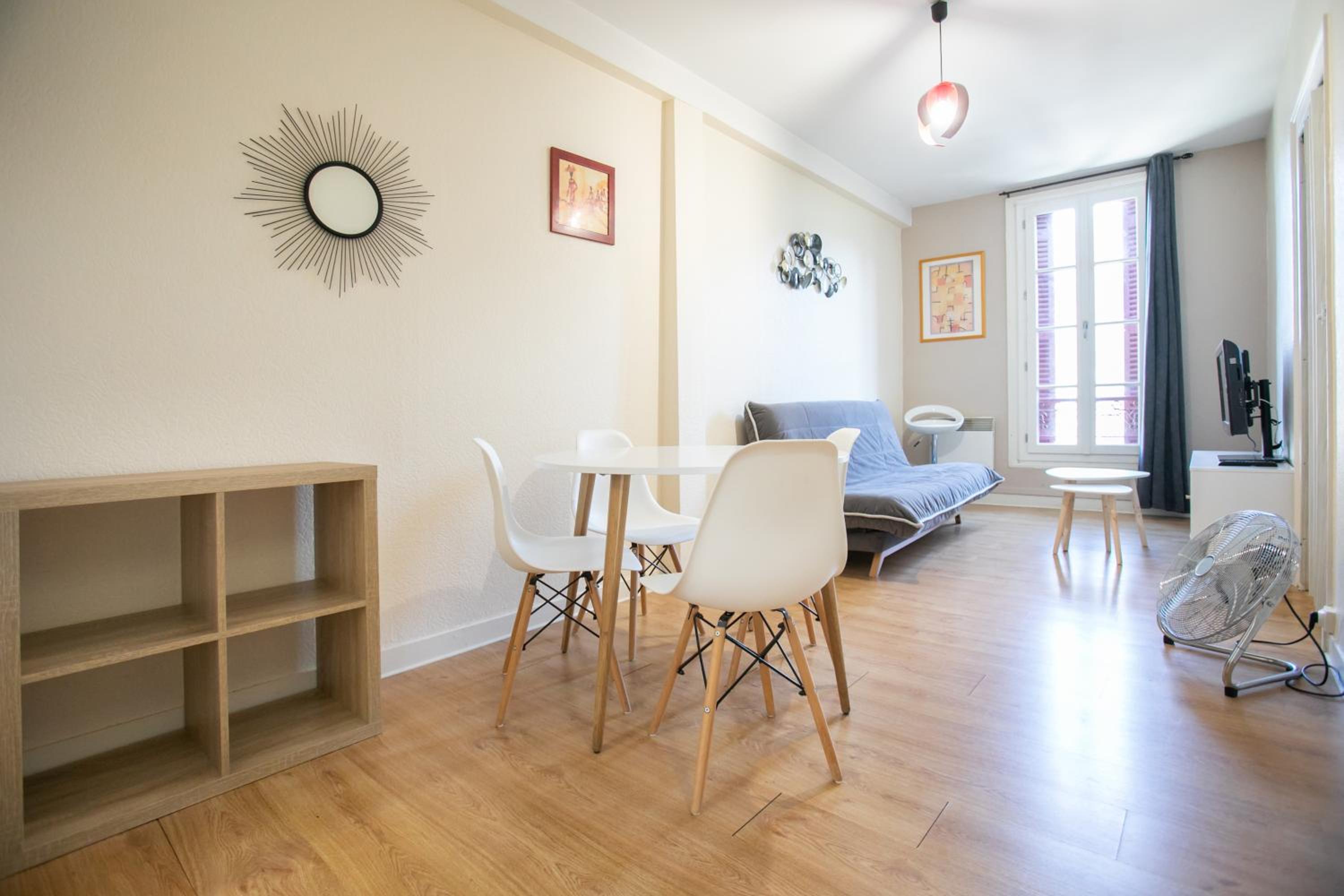 One-Bedroom Apartment photo 1