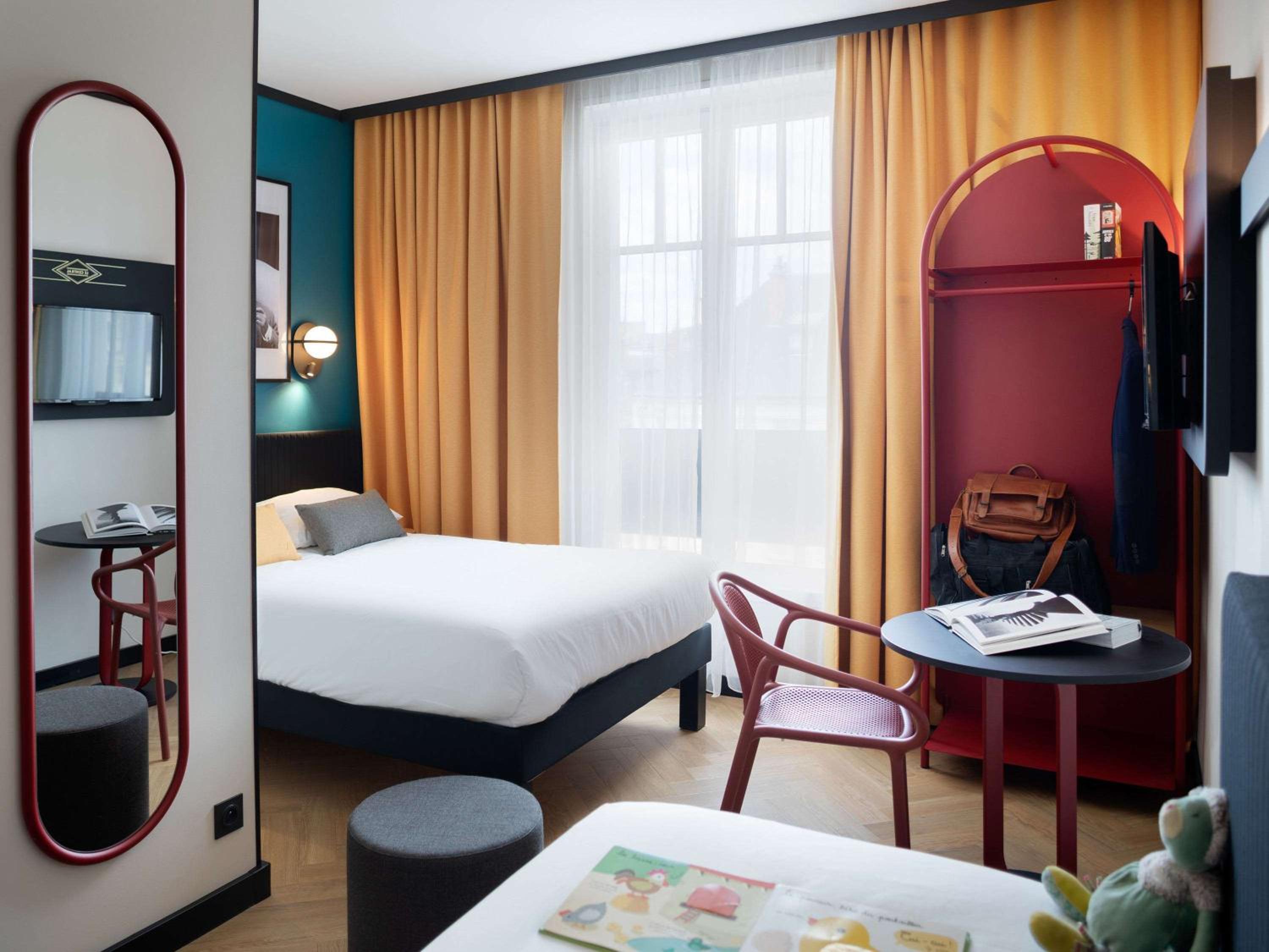Standard Room with One Double Bed and One Single Bed