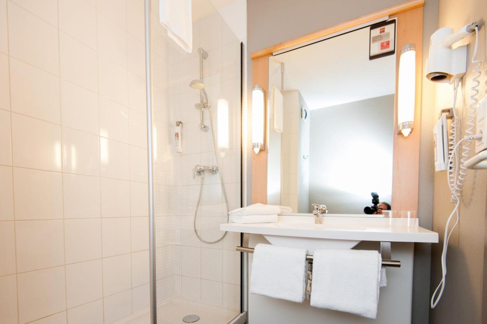 Standard Double Room - Photo 5
