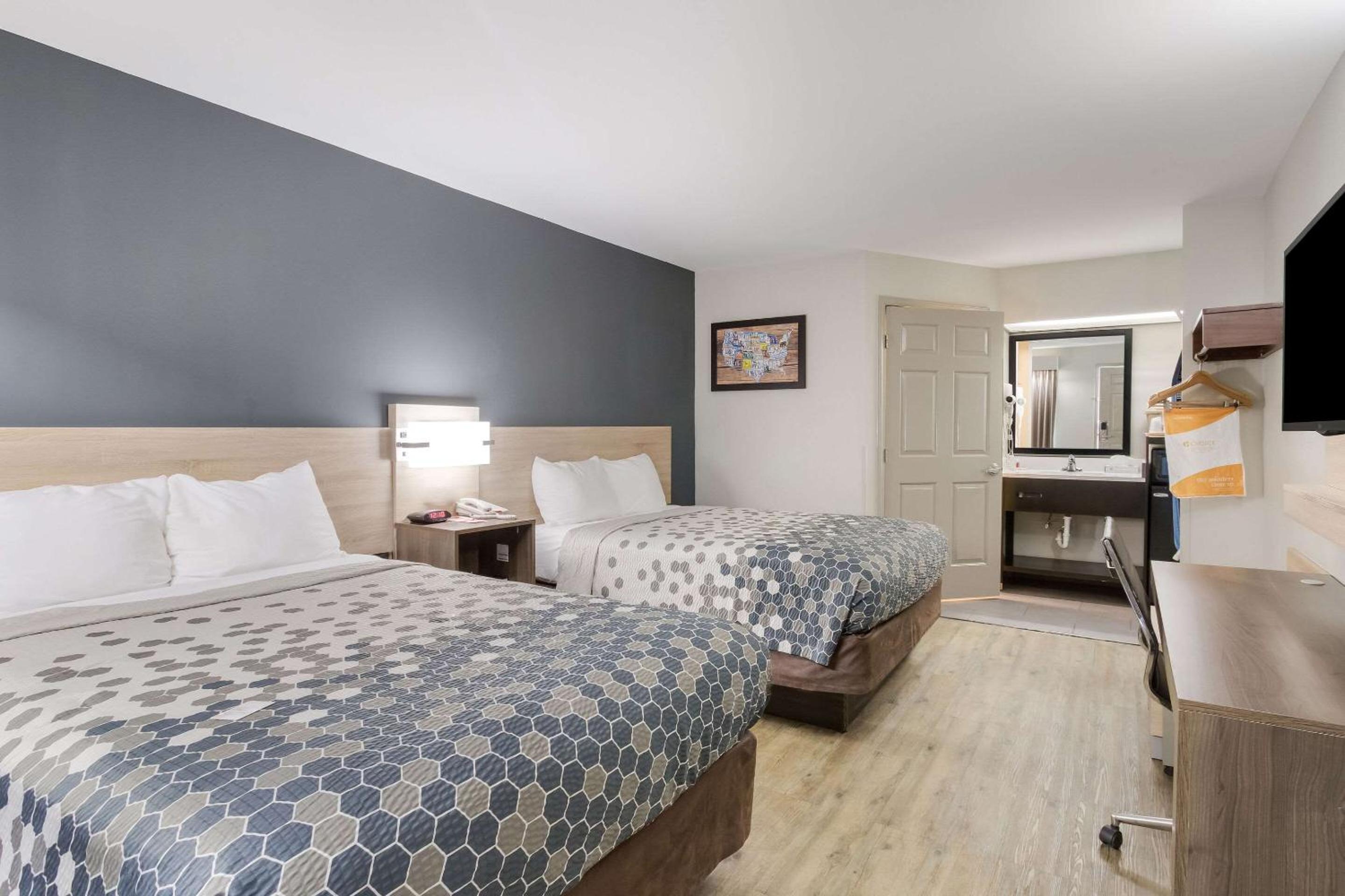 Double Room with Two Double Beds - Non-Smoking - Photo 1