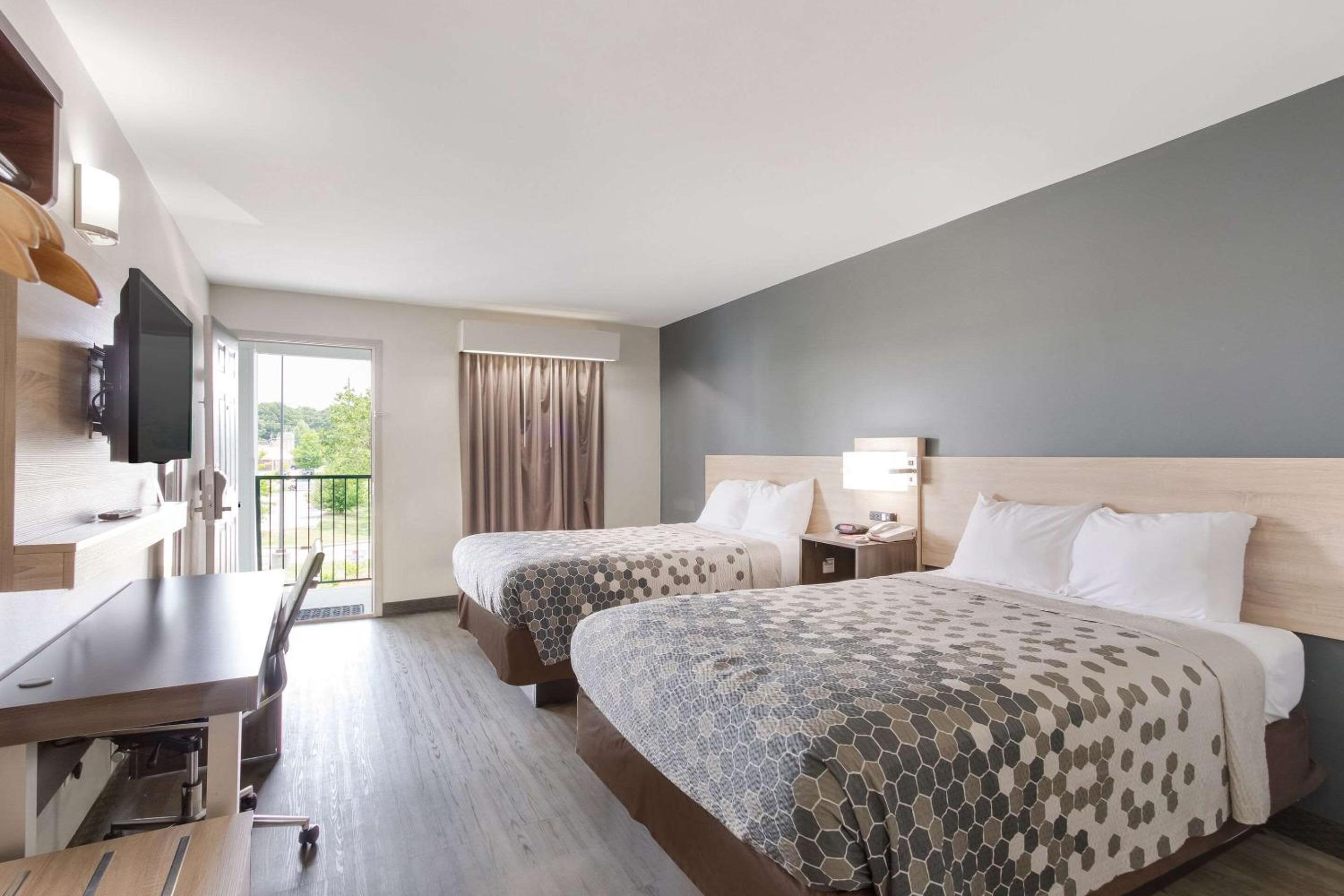 Double Room with Two Double Beds - Non-Smoking - Photo 2