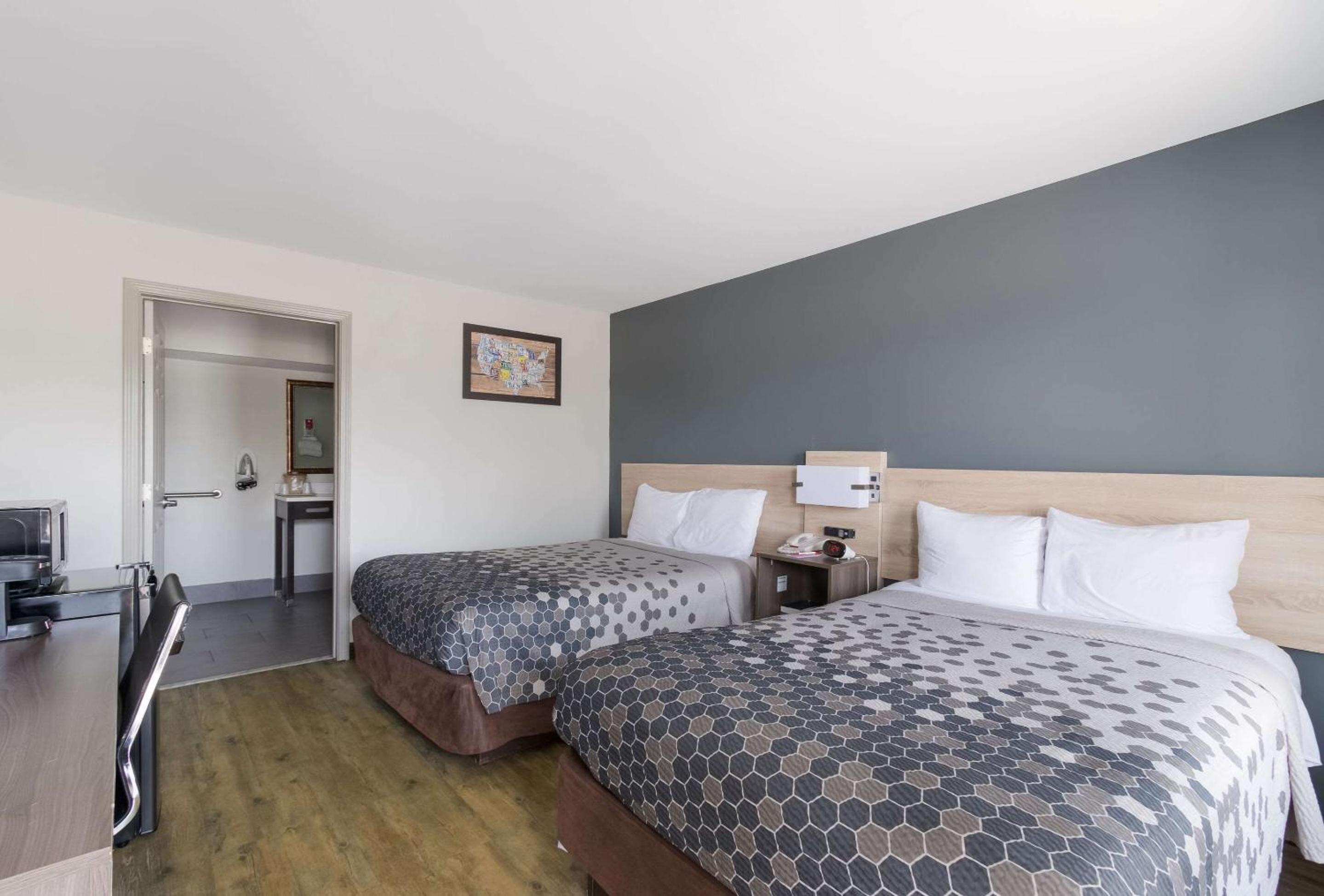 Double Room - Accessible/Non-Smoking - Photo 1