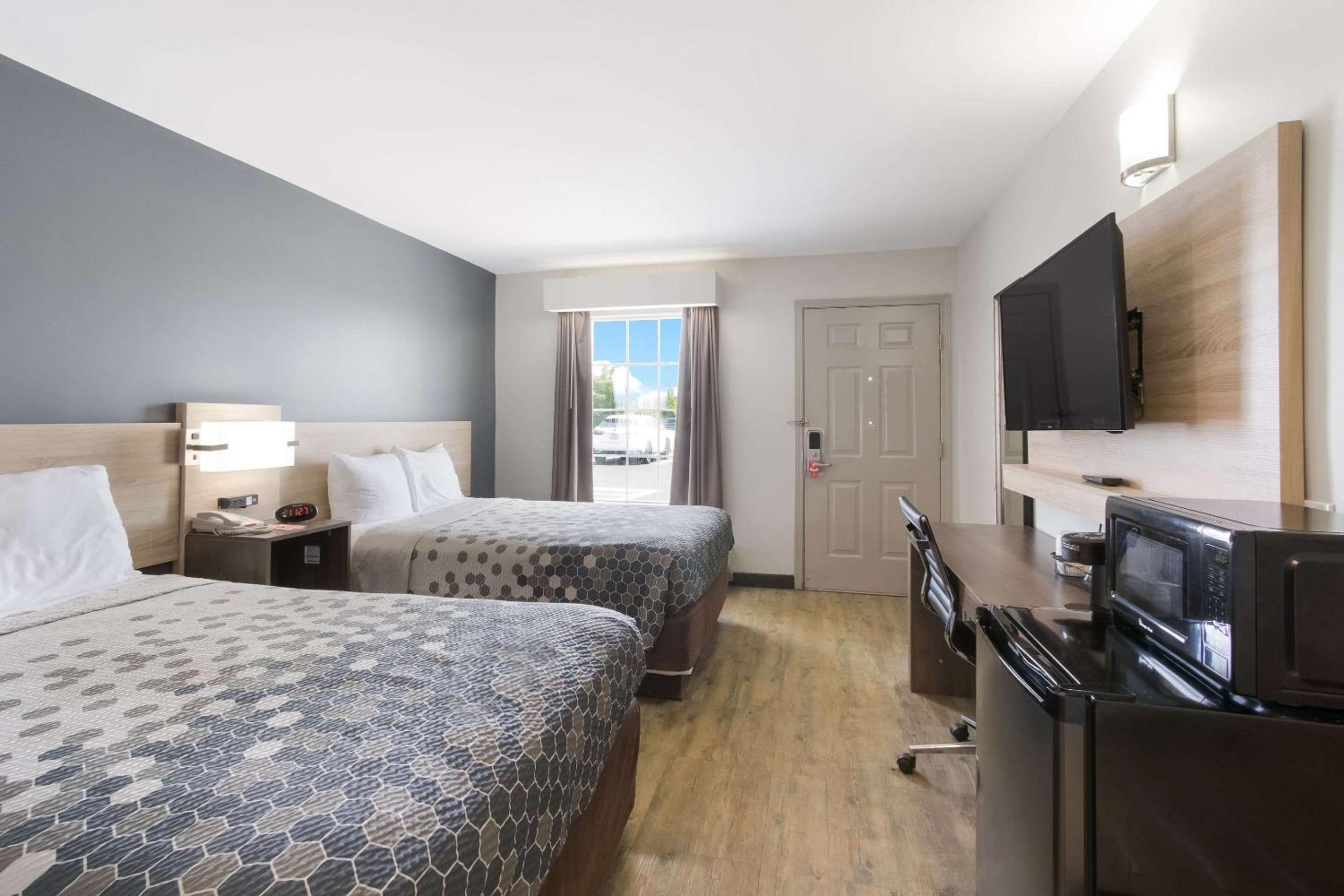 Double Room - Accessible/Non-Smoking - Photo 4