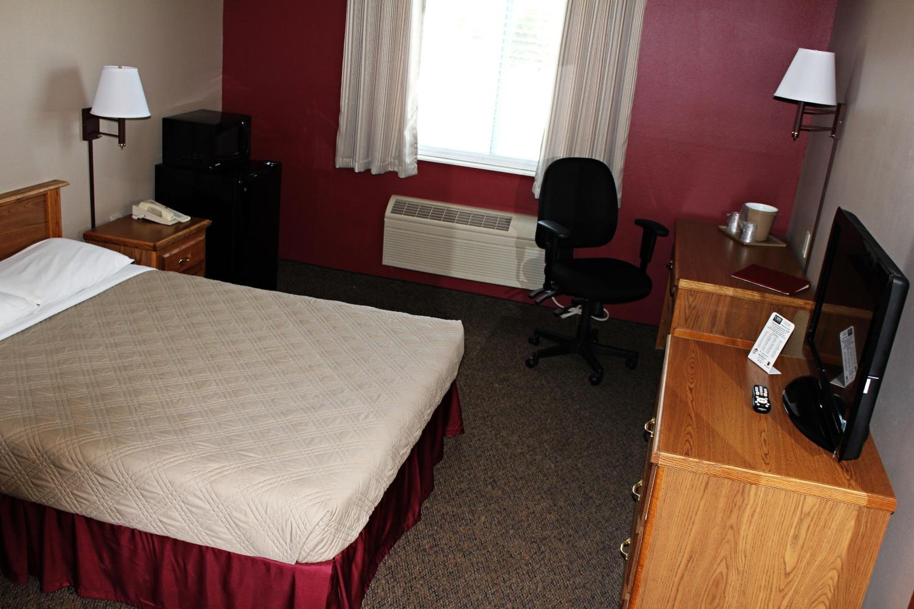 Queen Room with Two Queen Beds - Non-Smoking - Photo 1