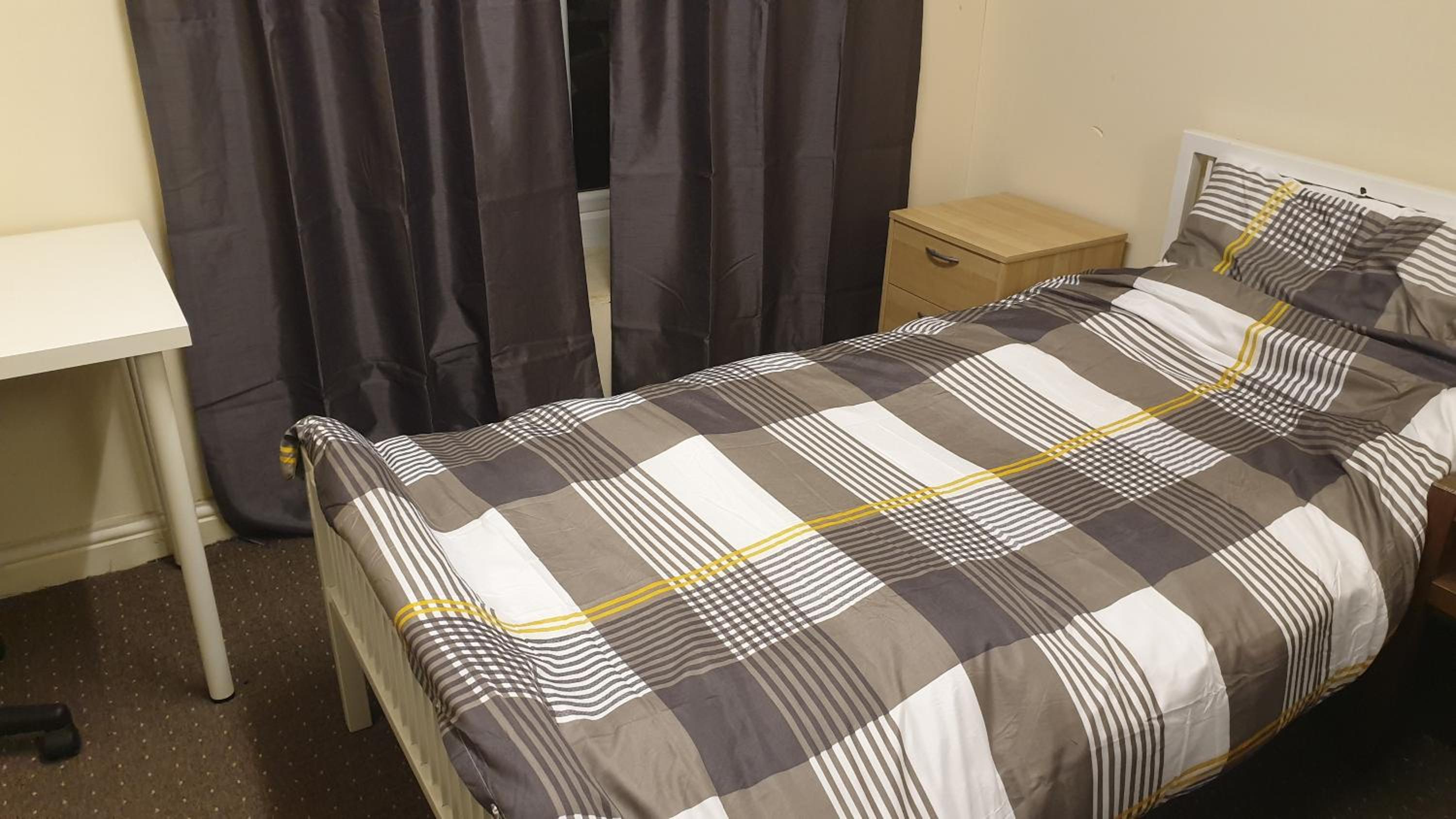 Two-Bedroom Apartment - Photo 2