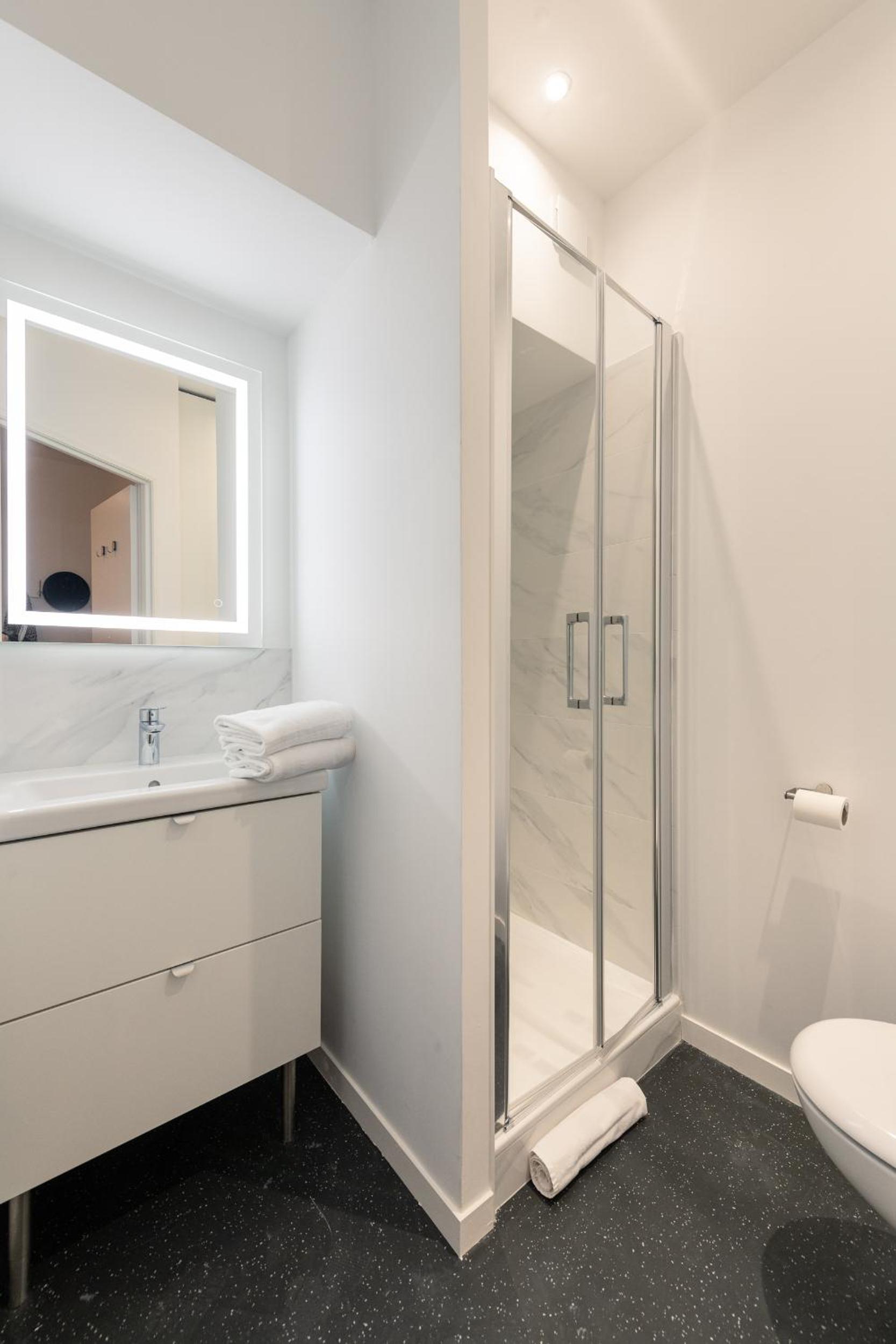 One-Bedroom Apartment - Photo 9