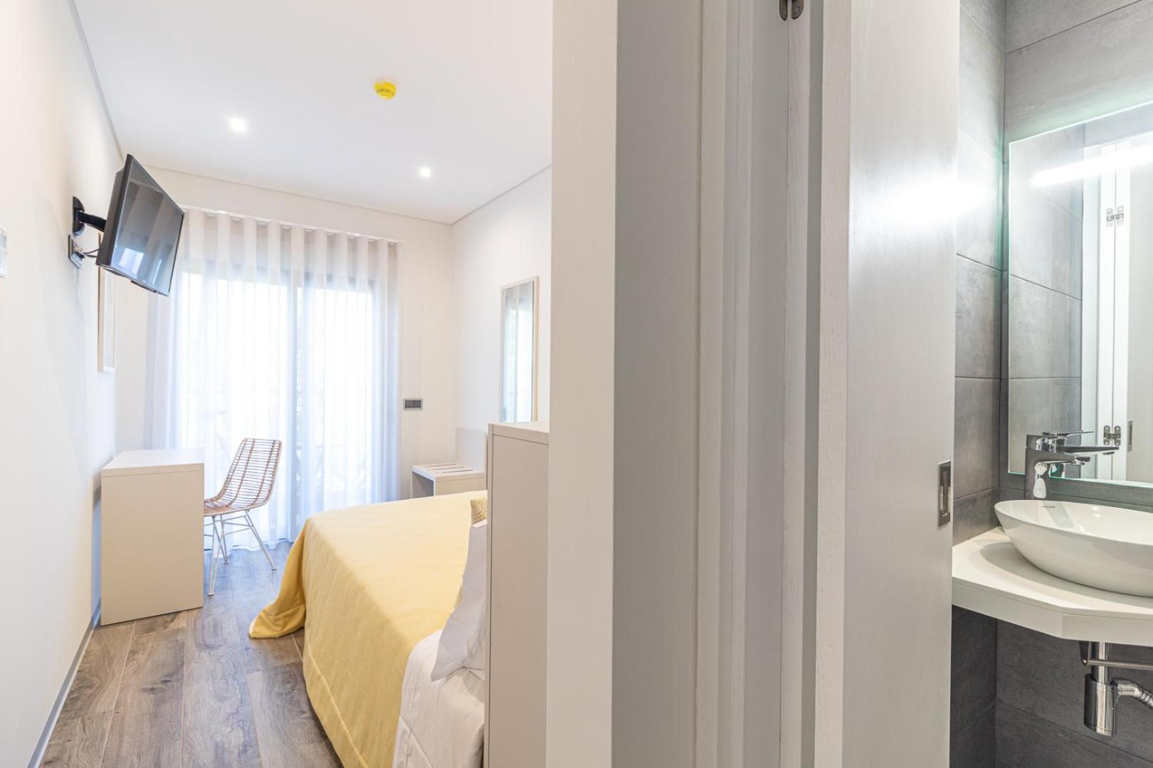 Small Double Room with Balcony photo 3