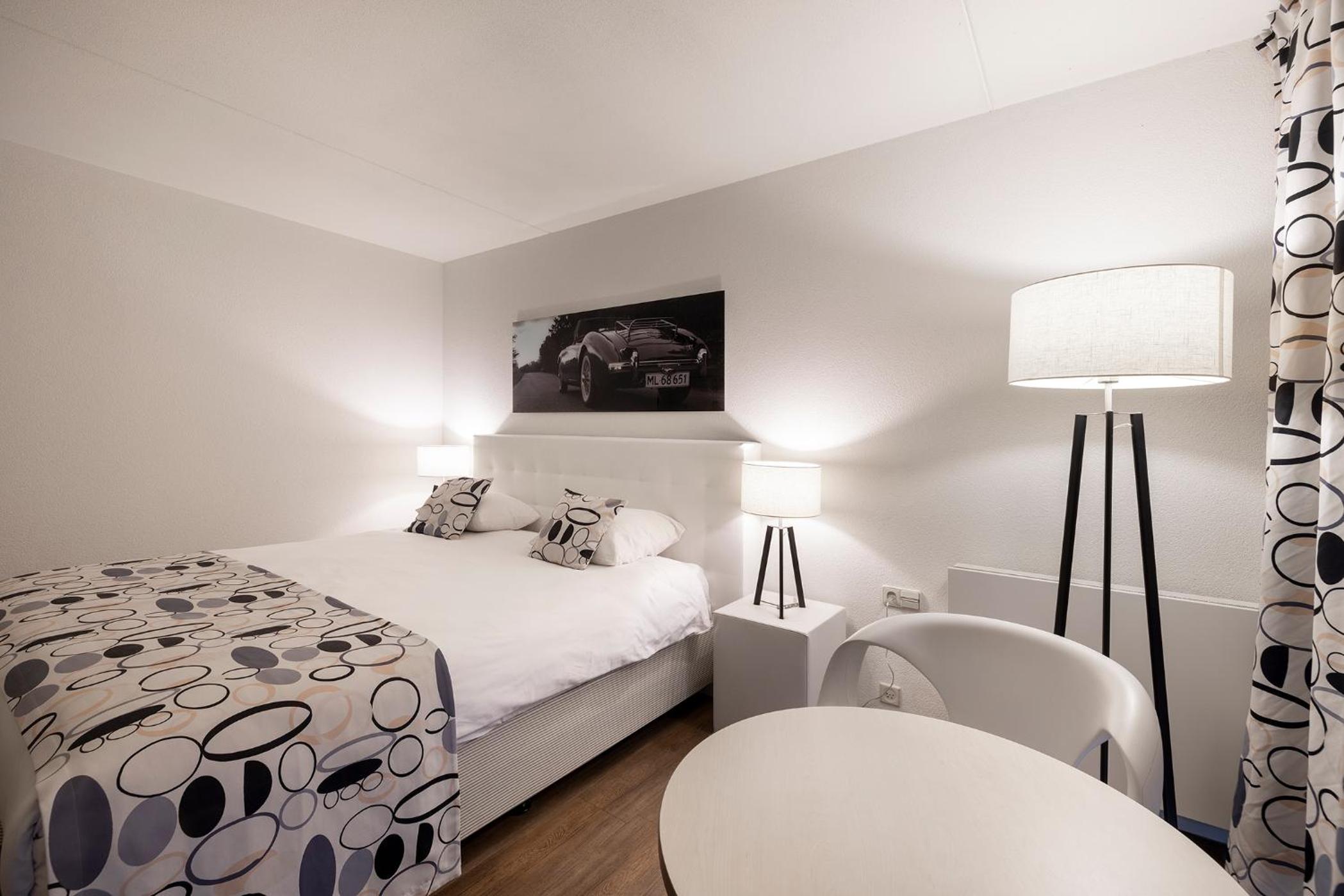 Superior Double Room with Lake View photo 2