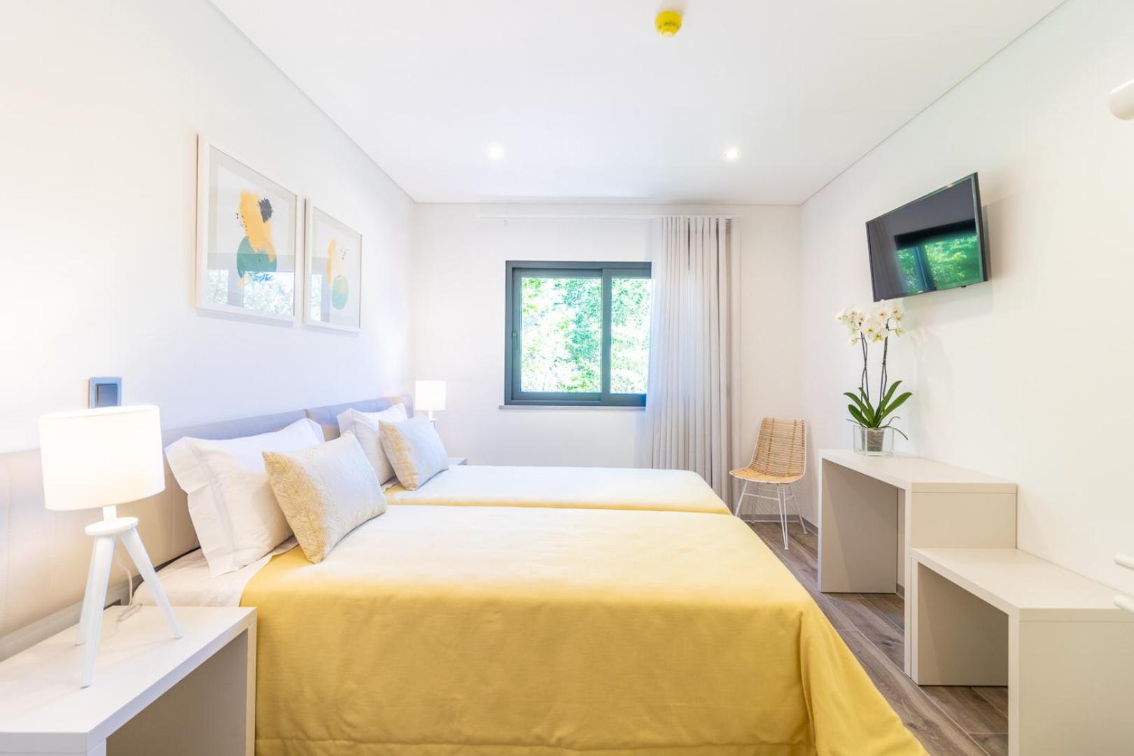 Twin Room - Photo 5