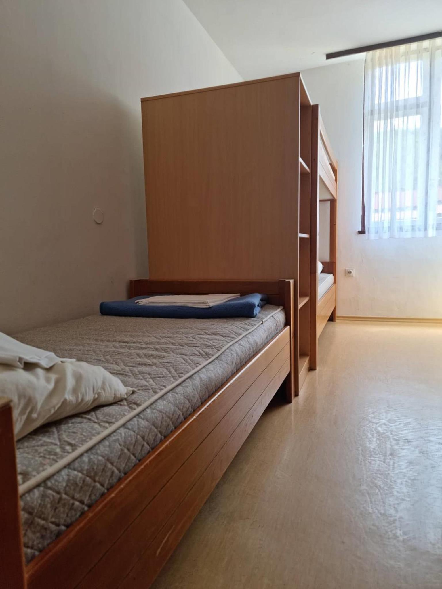 Basic Triple Room With Shared Bathroom