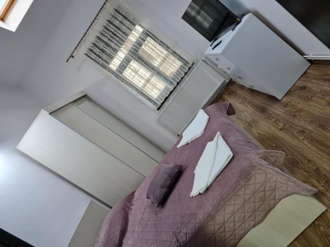 One-Bedroom Apartment - Photo 1