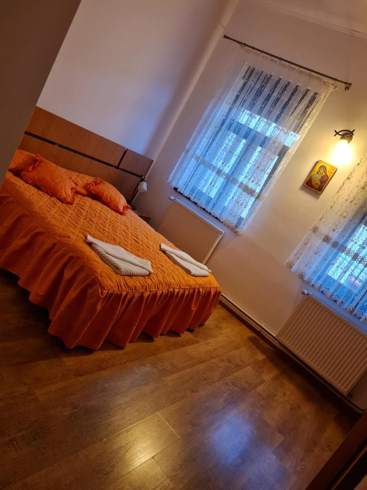 Two-Bedroom Apartment - Photo 2