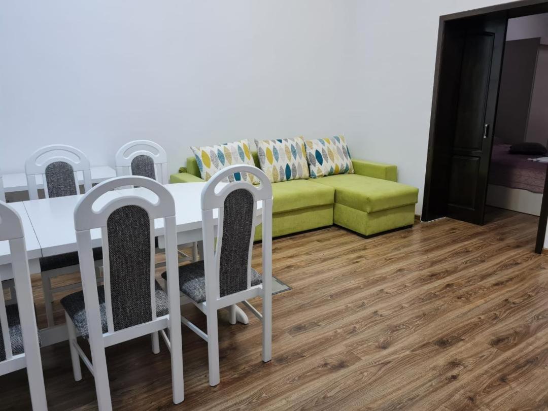 One-Bedroom Apartment - Photo 3