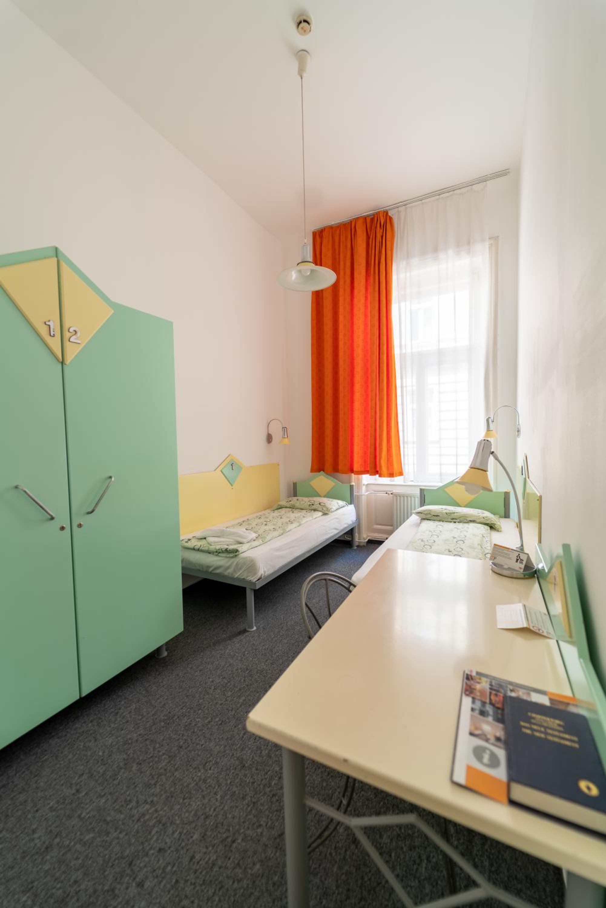Twin Room - Photo 2