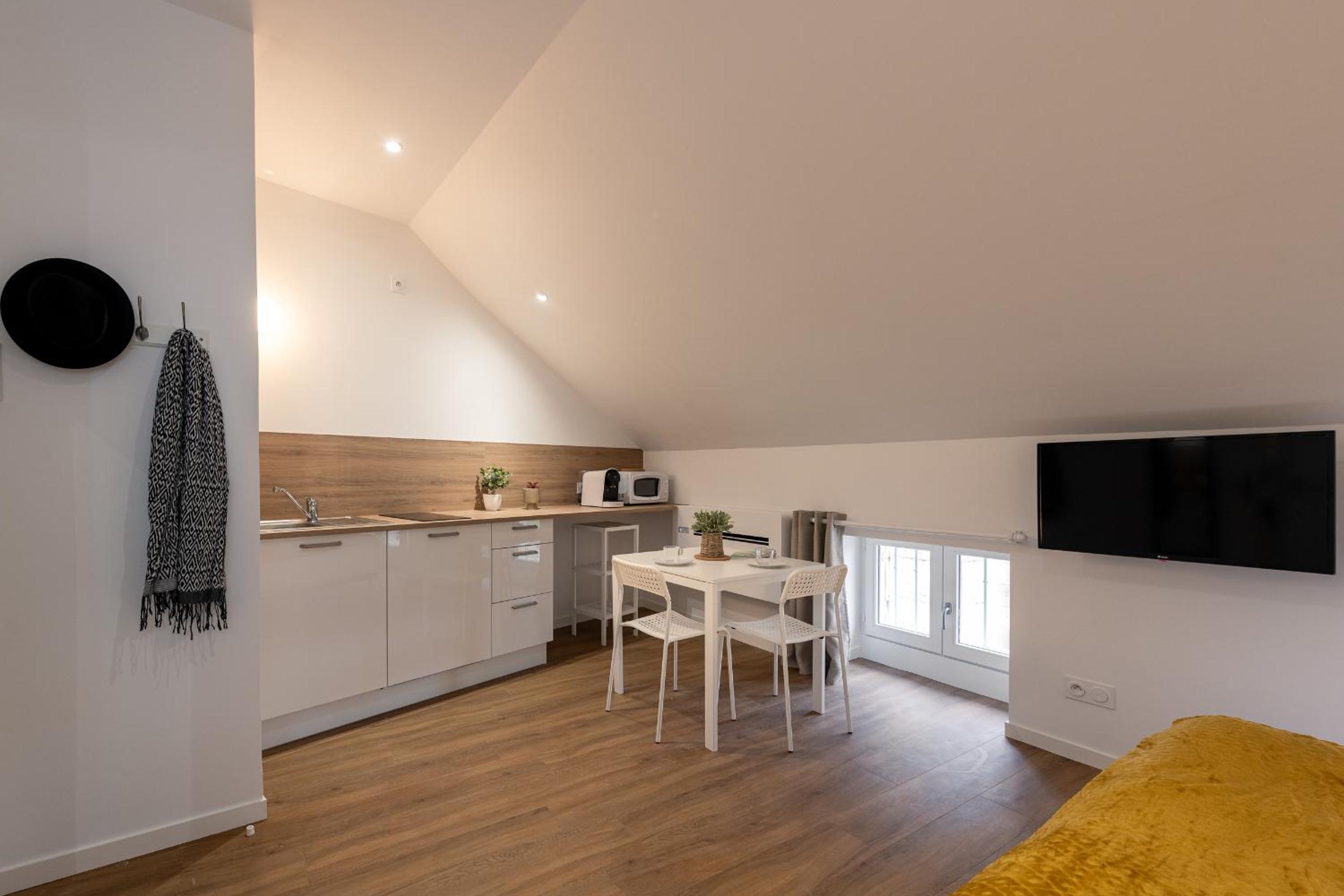 Apartment - Photo 2