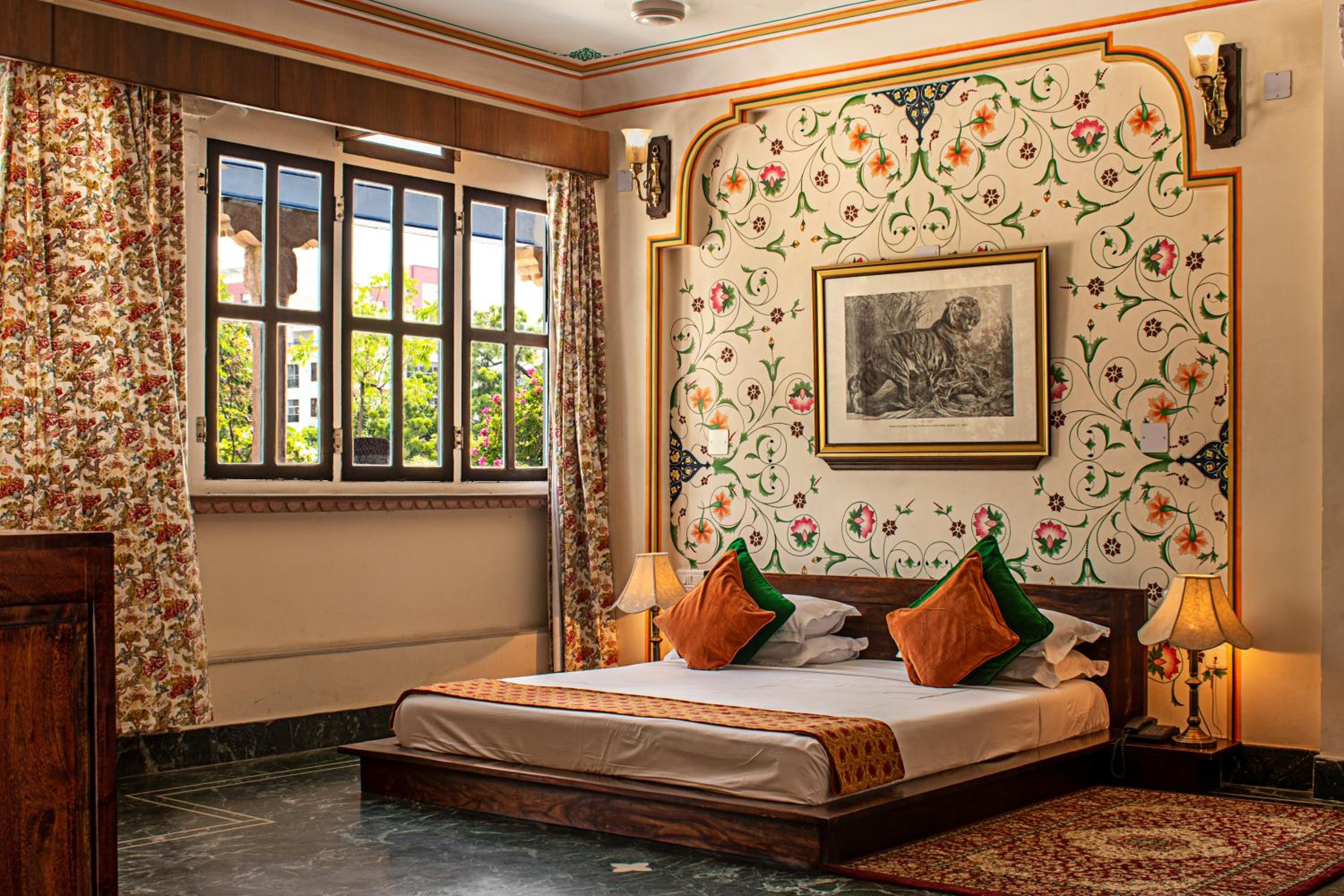 Courtyard Room: Enjoy Happy Hours with 1+1 offer