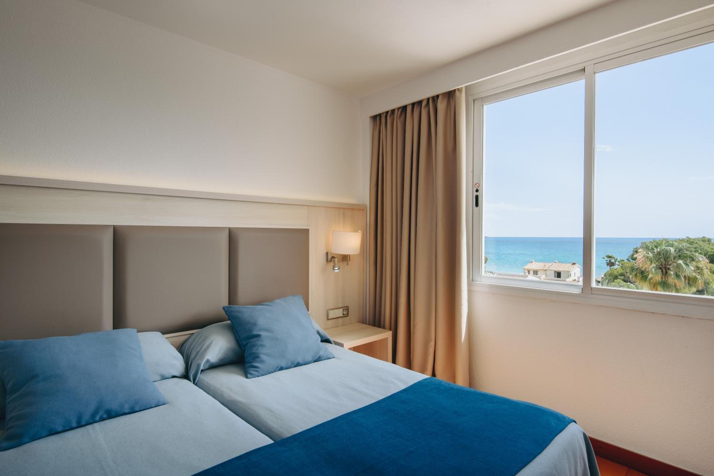 Apartamento de un dormitorio superior con vista al mar (2 adultos + 2 niños)