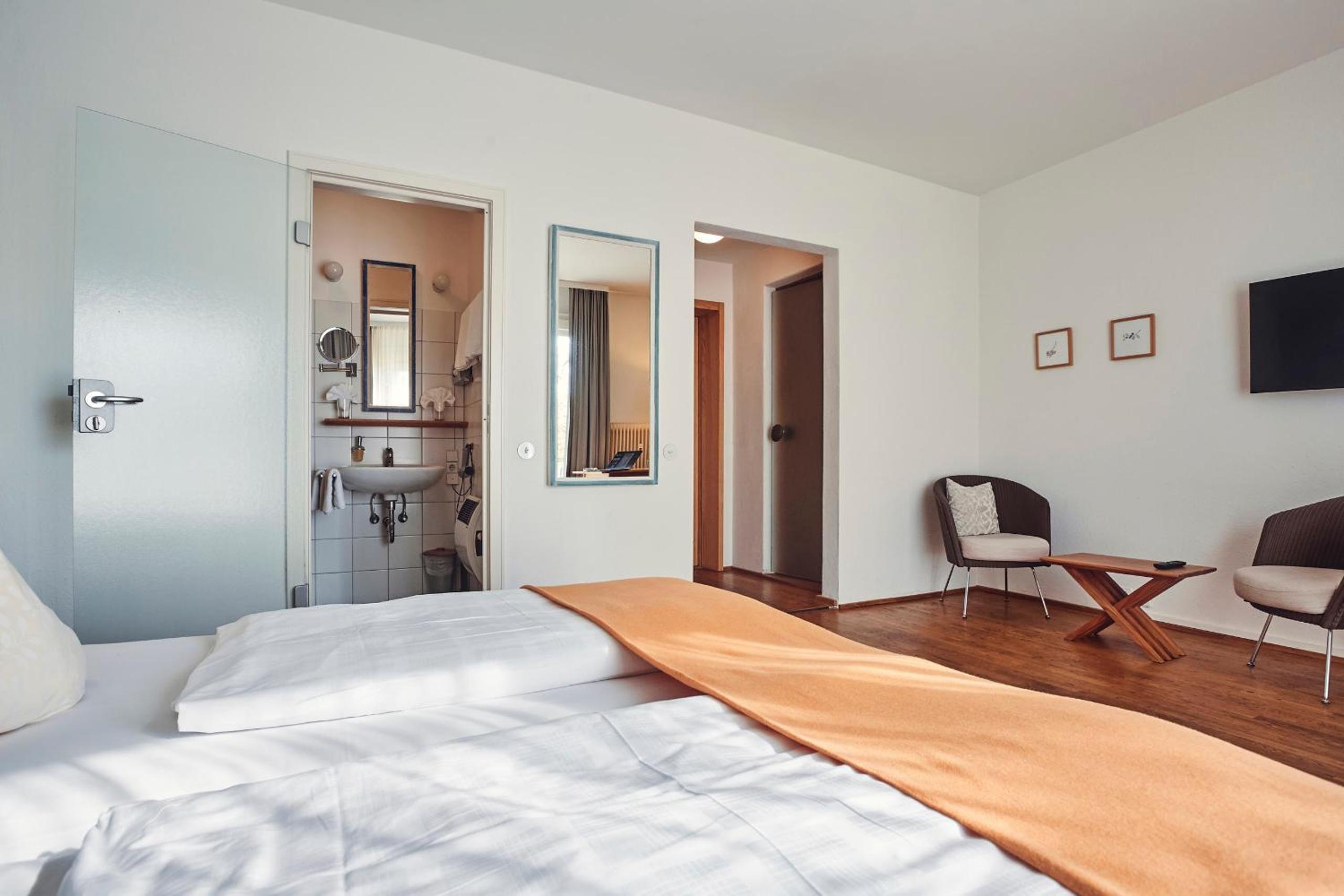 Double Room with Balcony - Photo 2