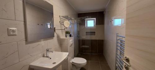 Double Room with Balcony - Photo 4