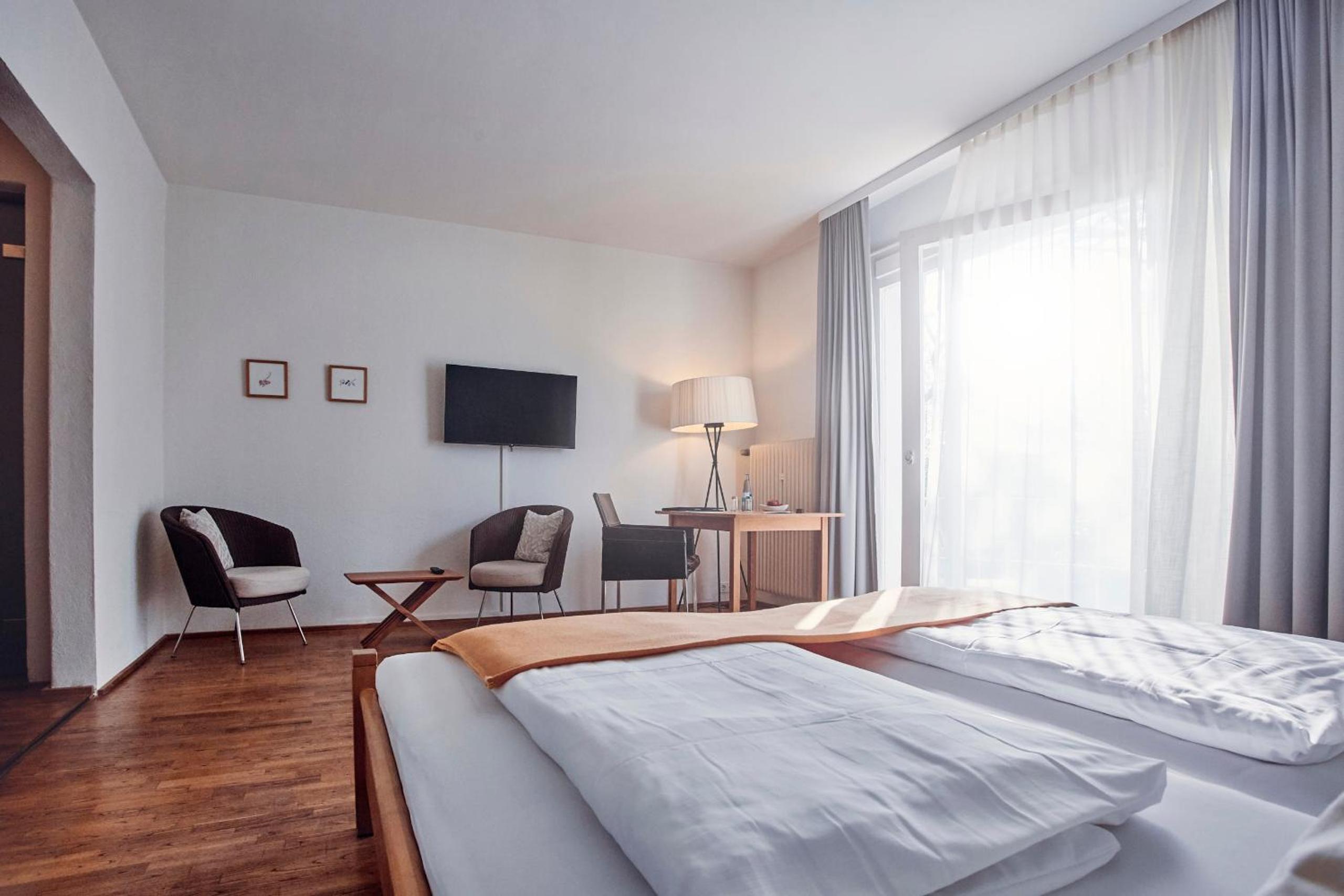 Double Room with Balcony - Photo 5
