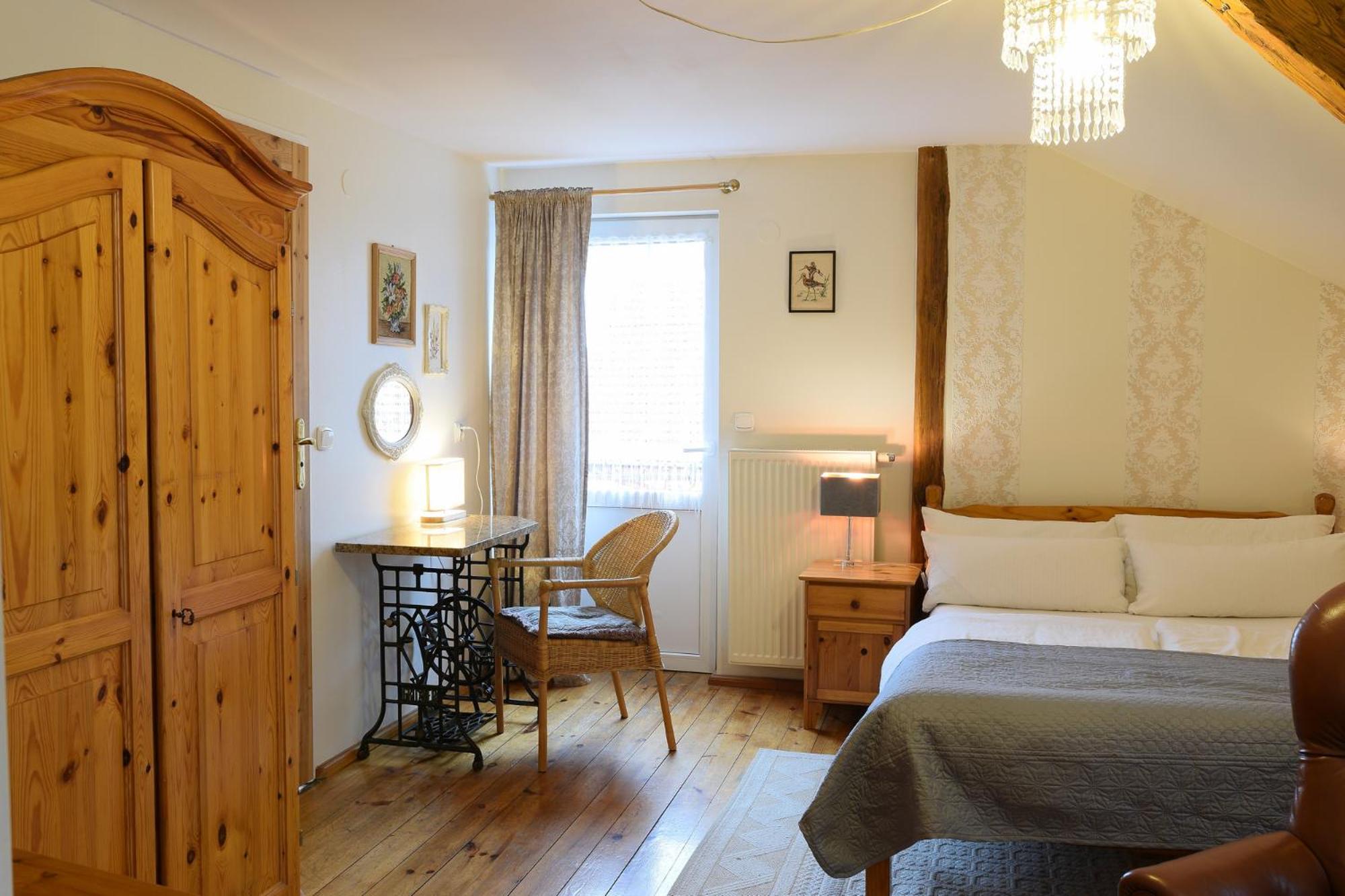 Double Room with Balcony - Photo 1