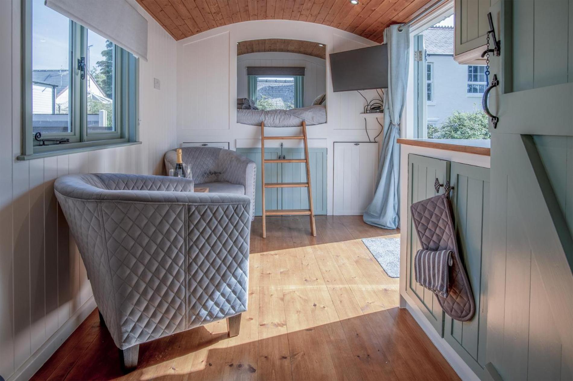 One-Bedroom House photo 1