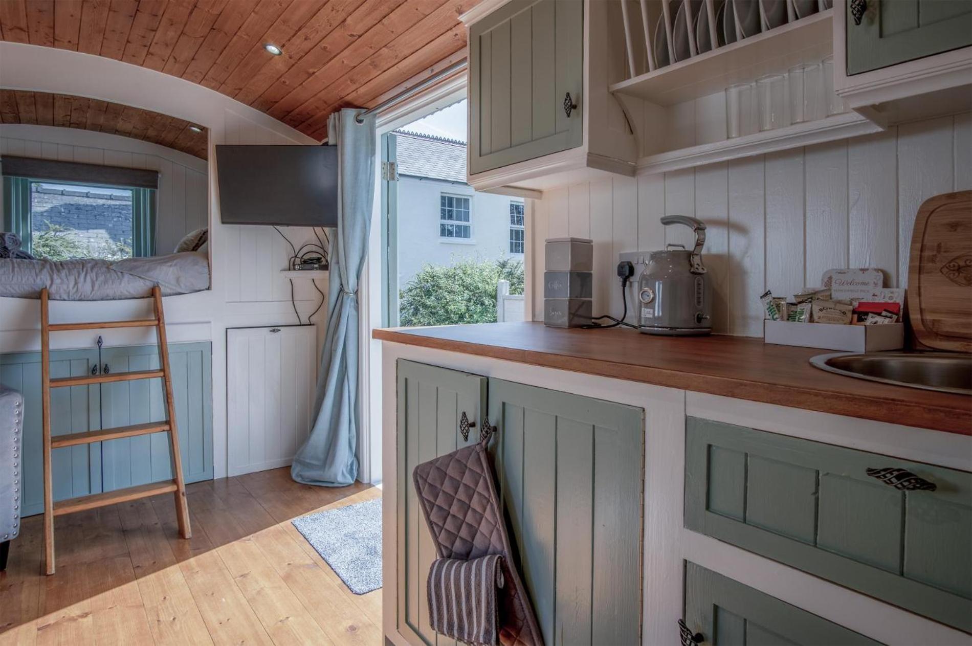 One-Bedroom House photo 2