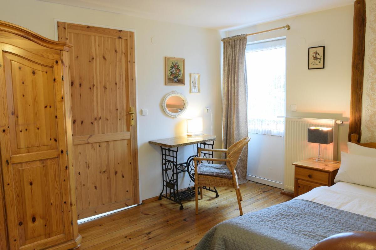 Double Room with Balcony - Photo 18