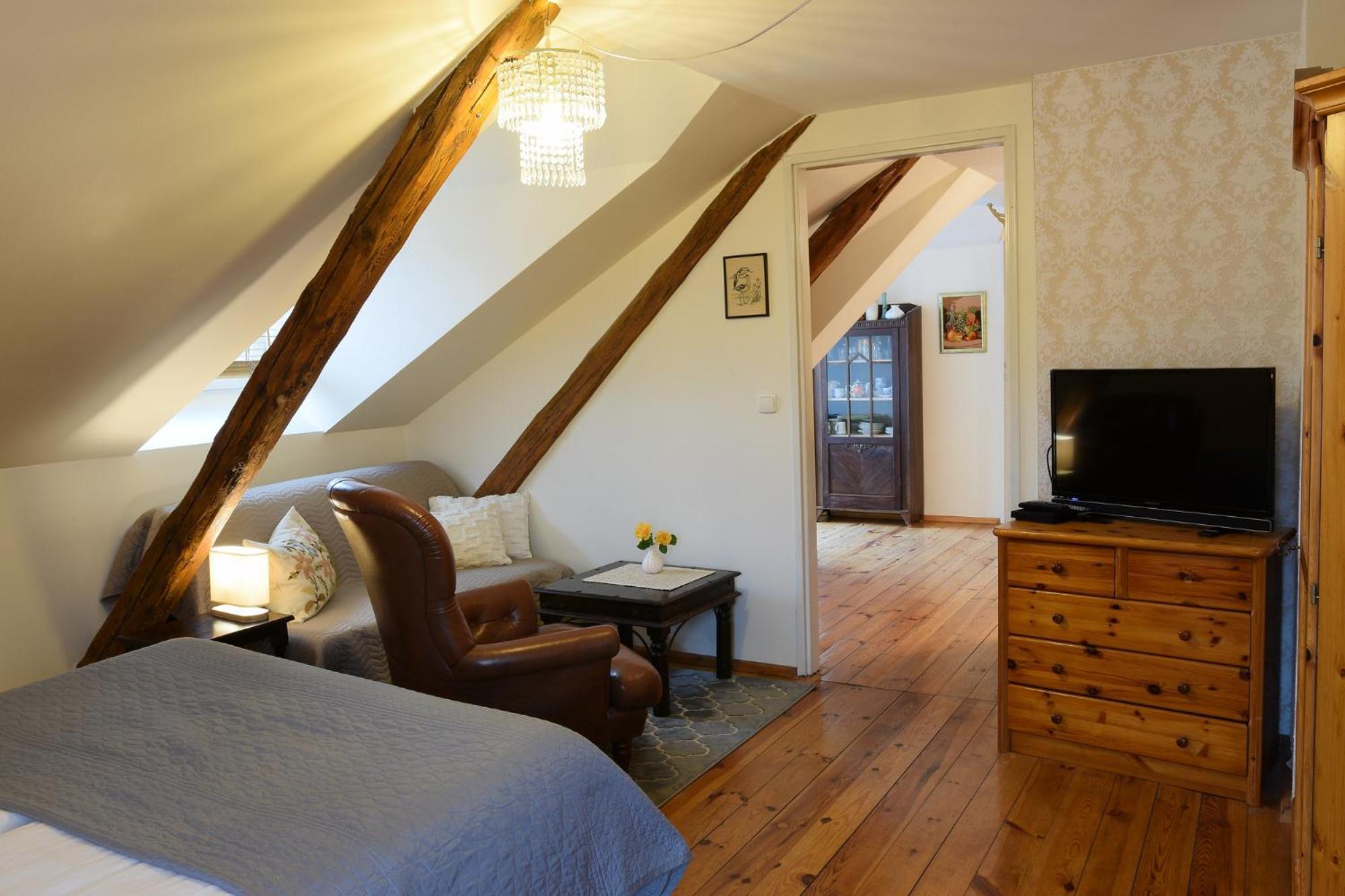 Double Room with Balcony - Photo 4
