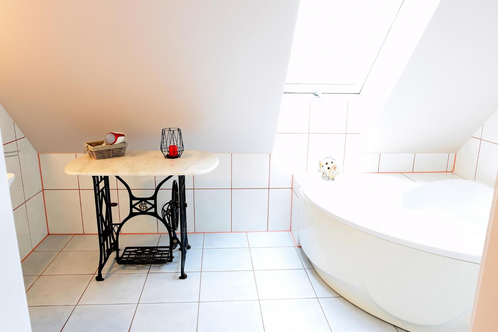 Double Room with Balcony - Photo 7