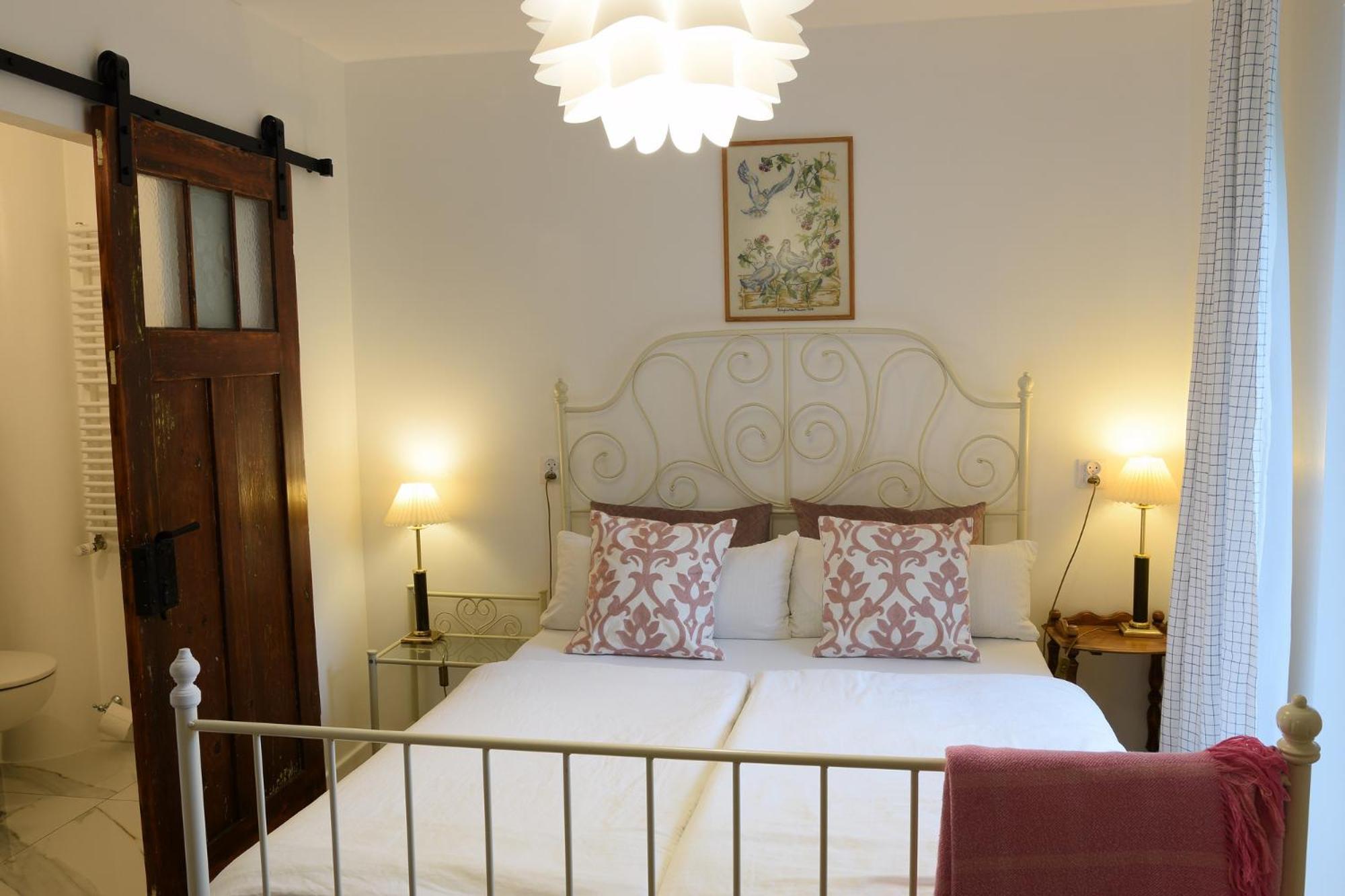 Studio Apartment - Photo 3