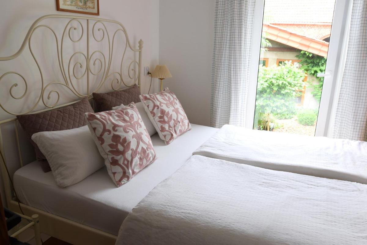 Studio Apartment - Photo 4