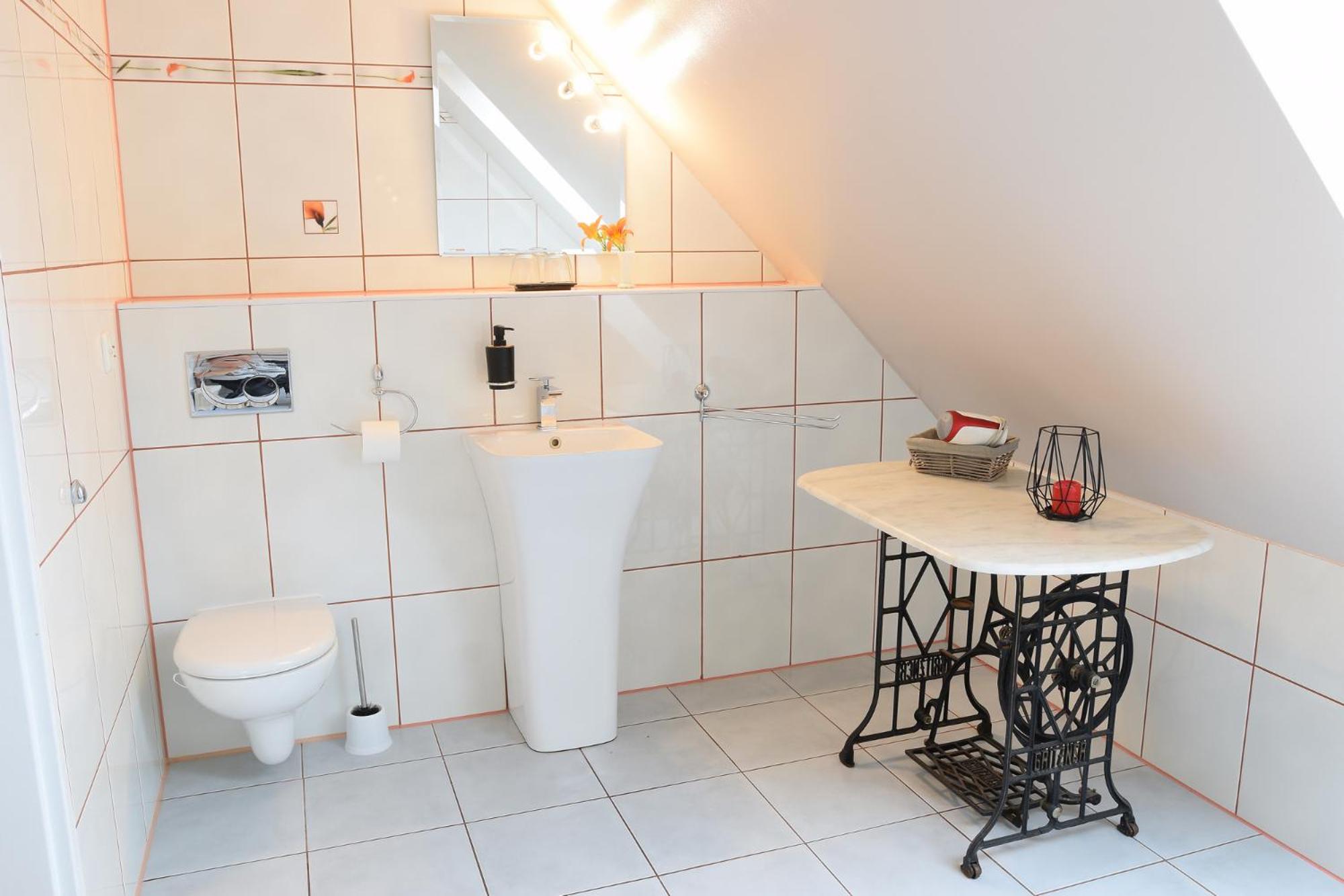 Double Room with Balcony - Photo 6