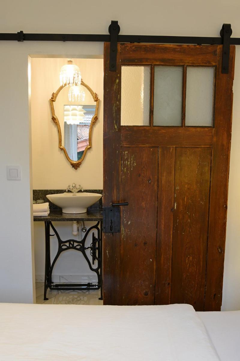 Studio Apartment - Photo 17