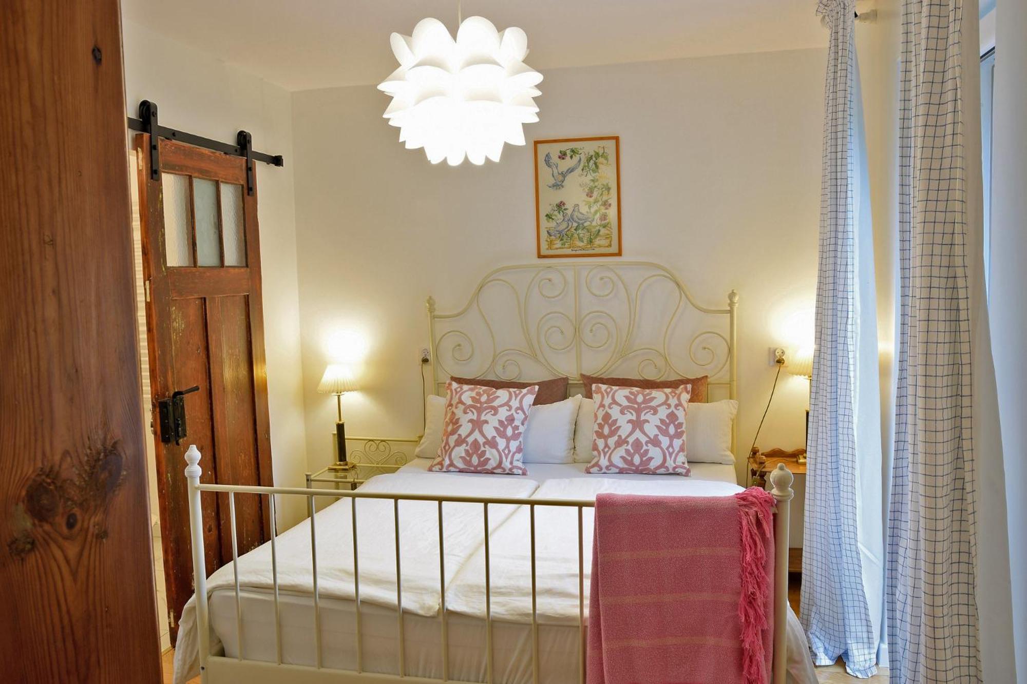 Studio Apartment - Photo 18