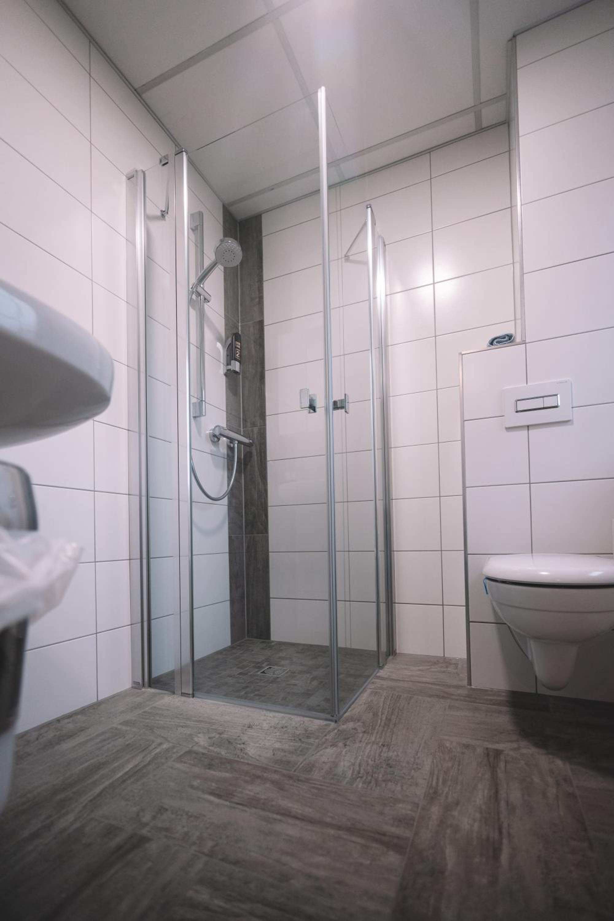 Double or Twin Room - Photo 8