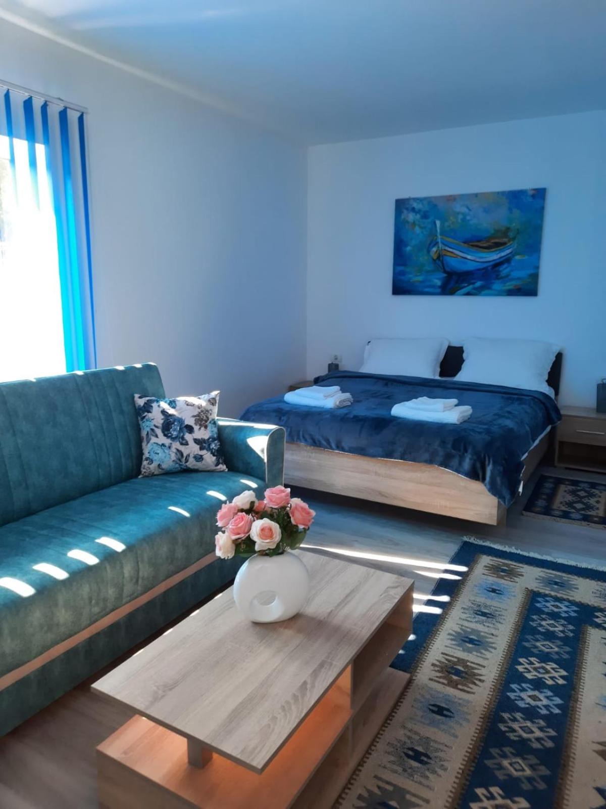Deluxe Room (2 Adults + 1 Child)