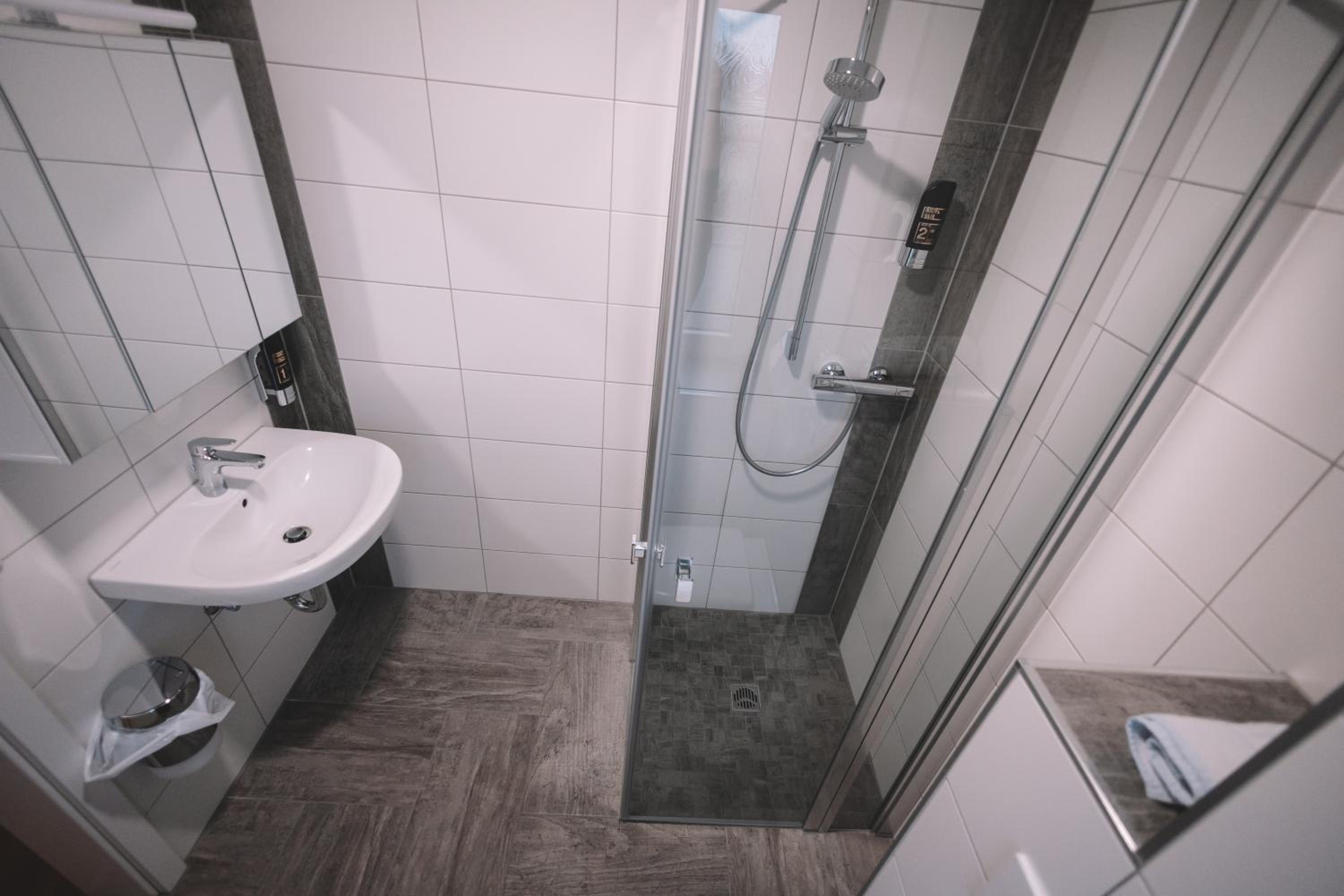 Double or Twin Room - Photo 10