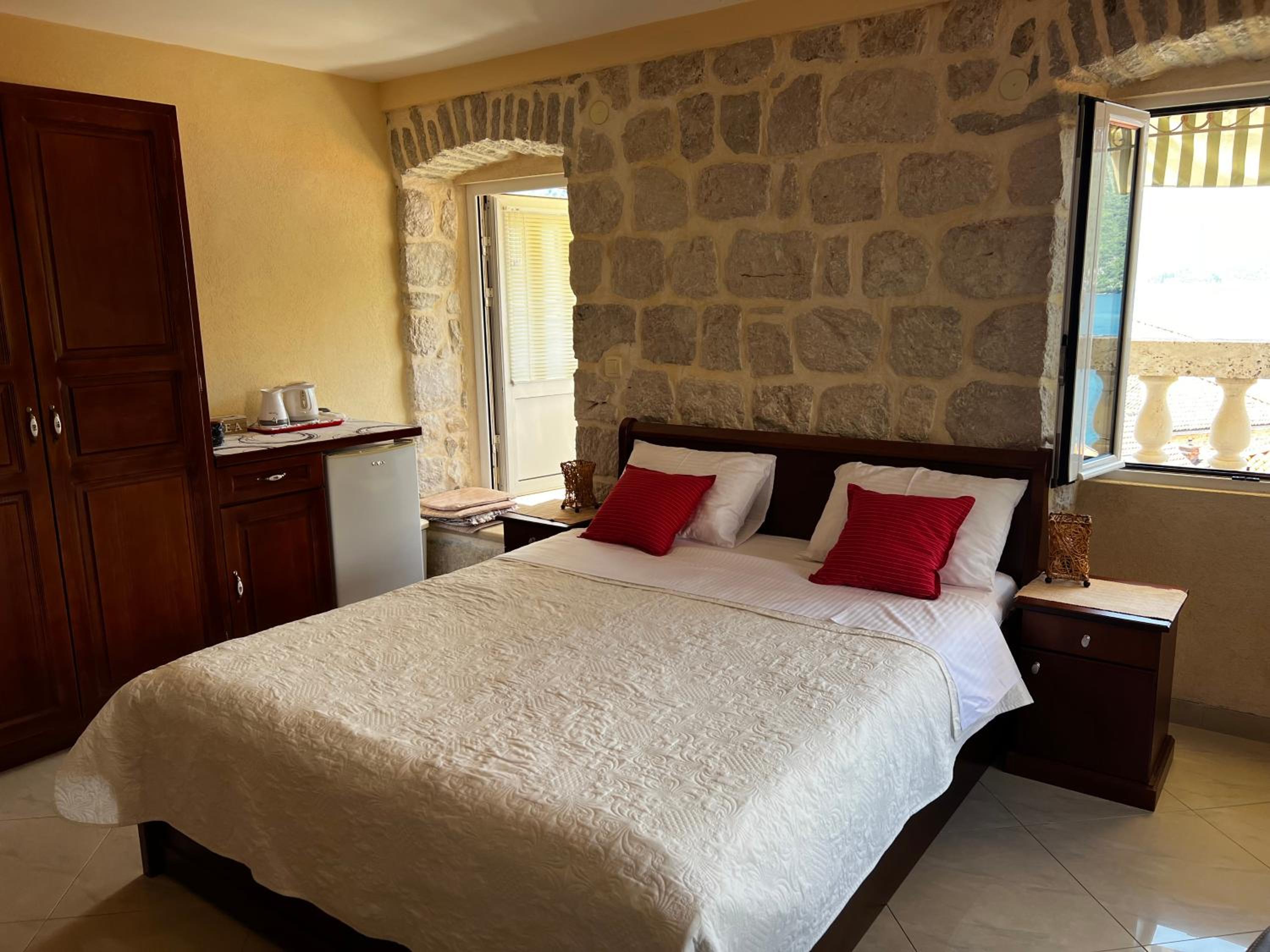 Triple Room with Balcony and Sea View