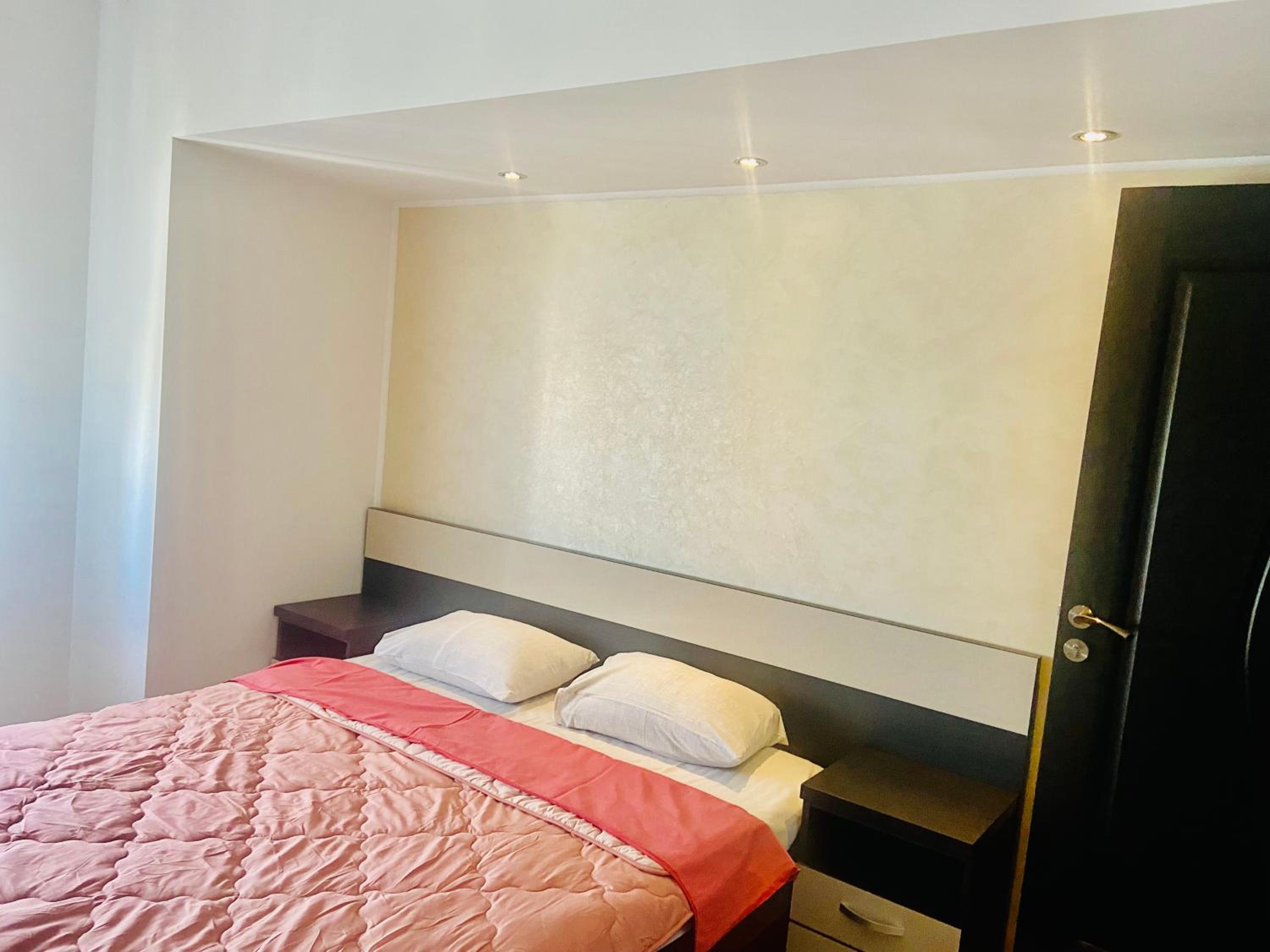 One-Bedroom Apartment - Photo 2