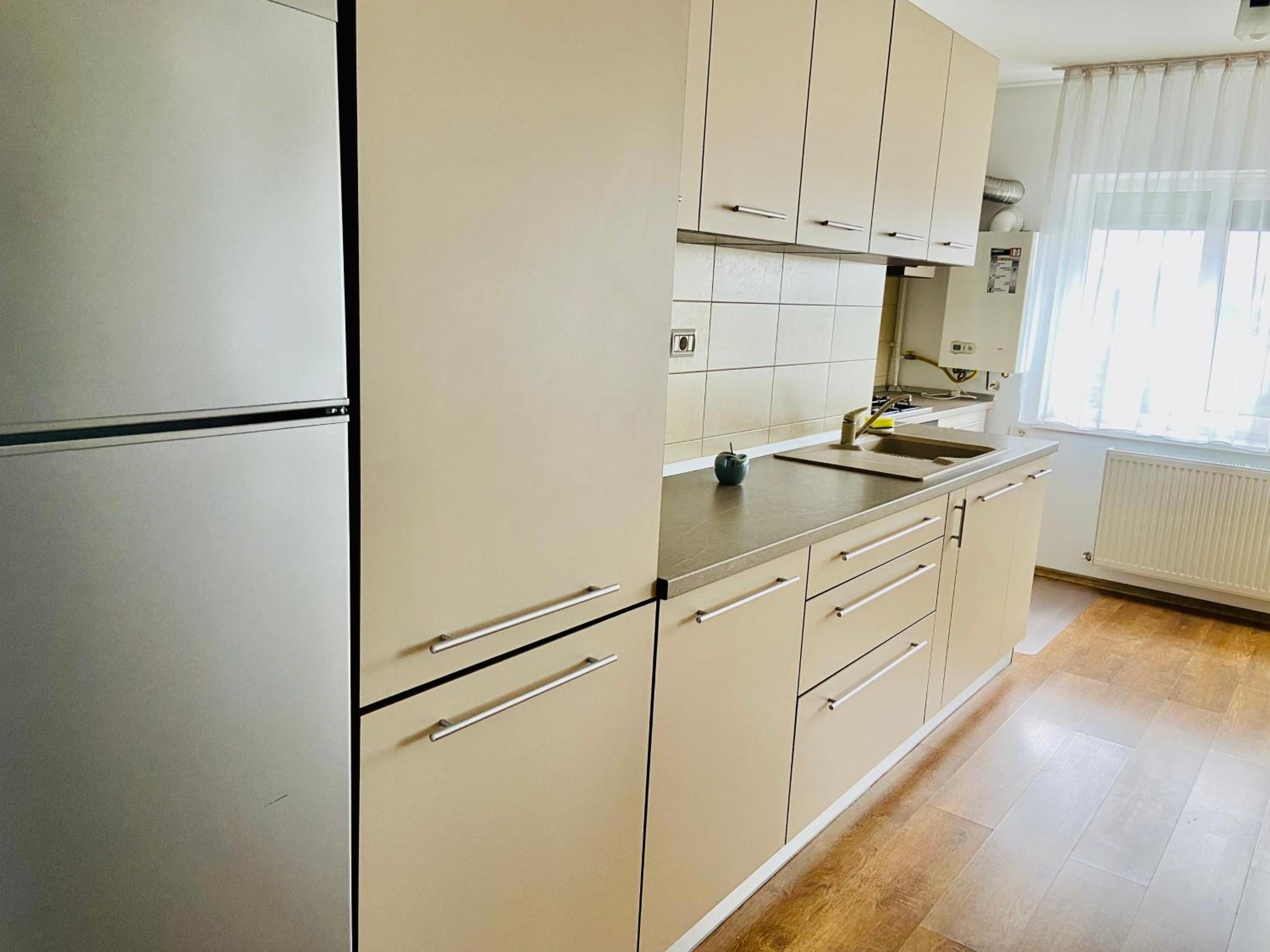 One-Bedroom Apartment - Photo 3