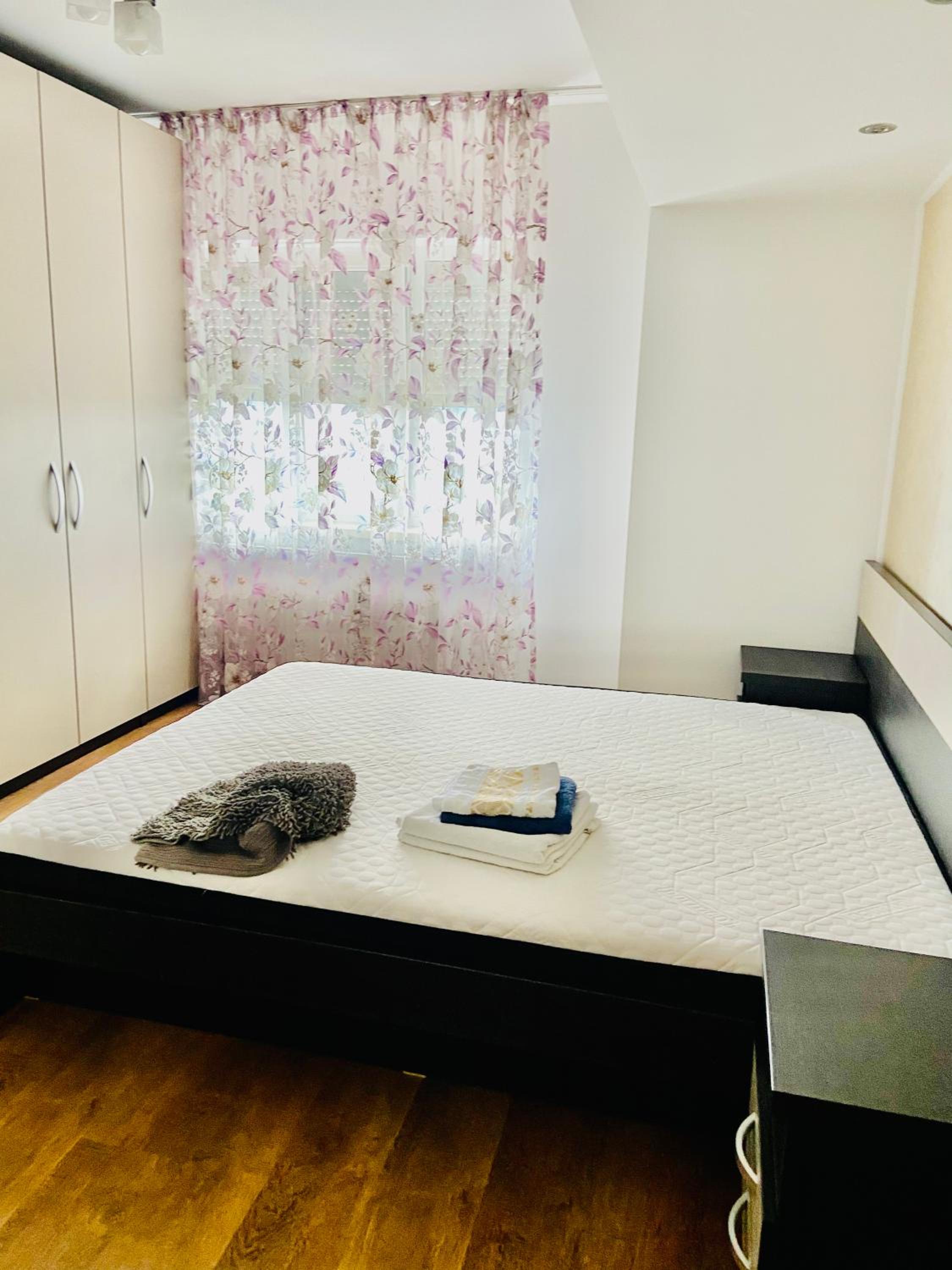 One-Bedroom Apartment - Photo 11