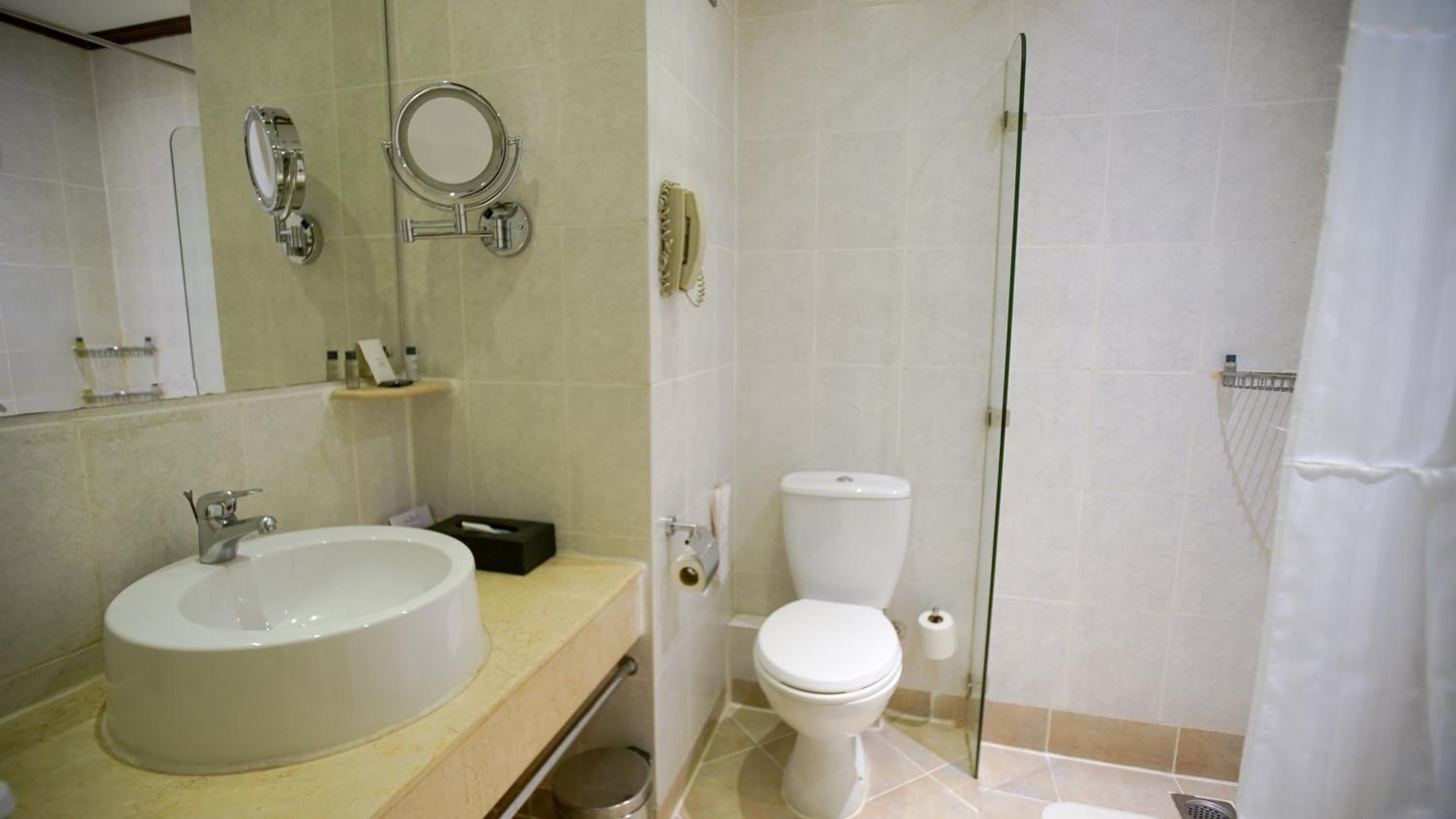 Panafric Queen Room - Photo 6