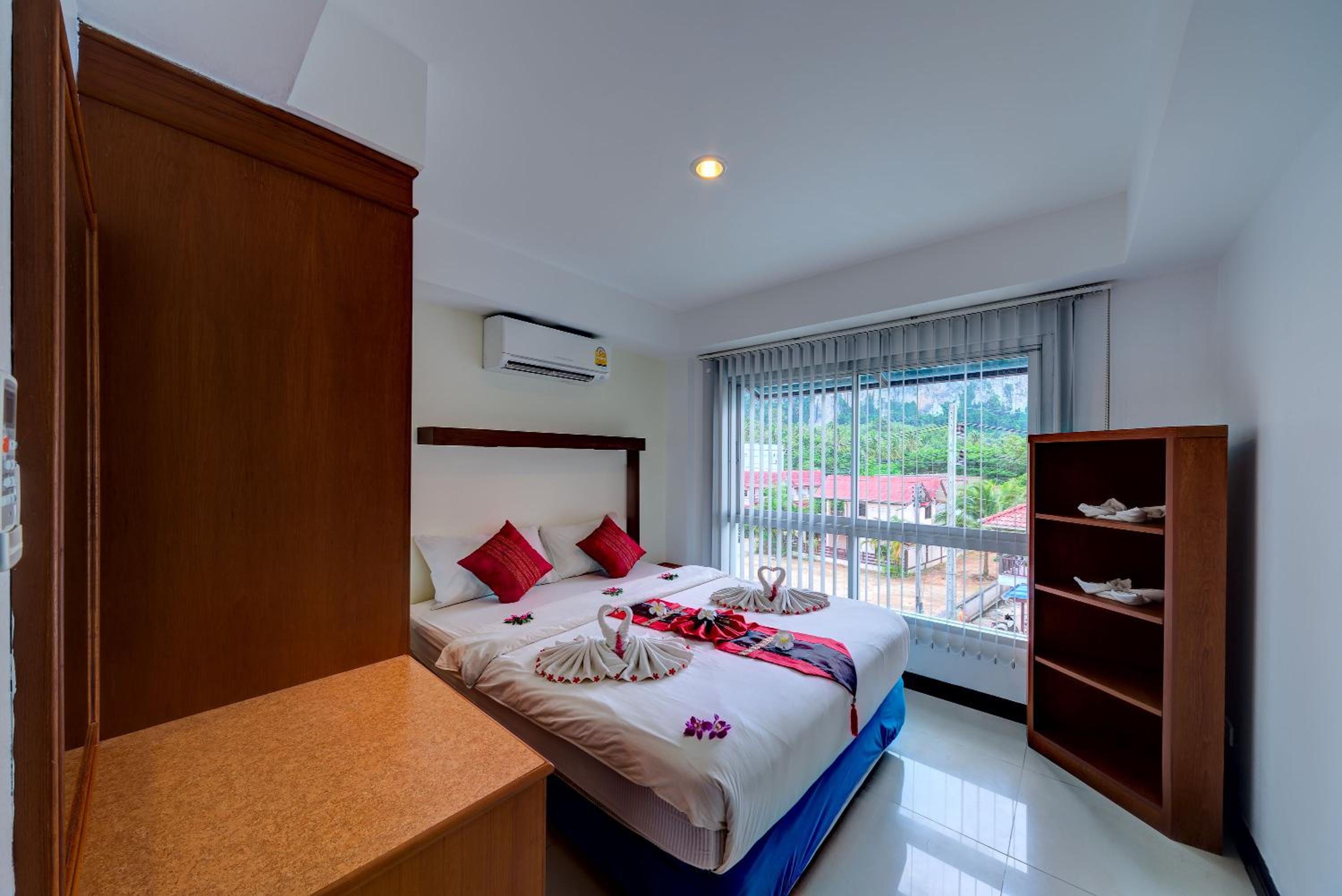 One-Bedroom Apartment - Photo 74