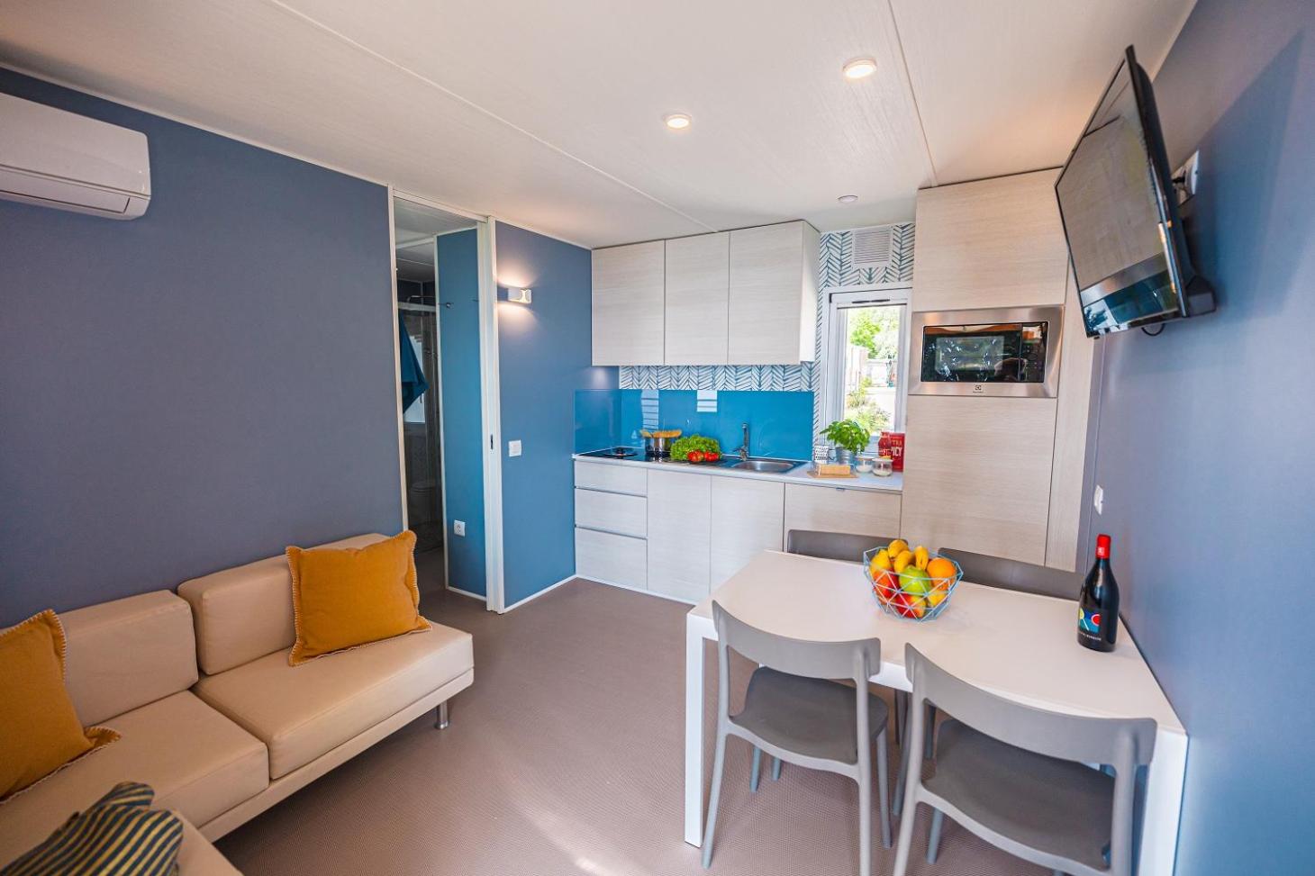 Mobile Home with Hot Tub photo 1