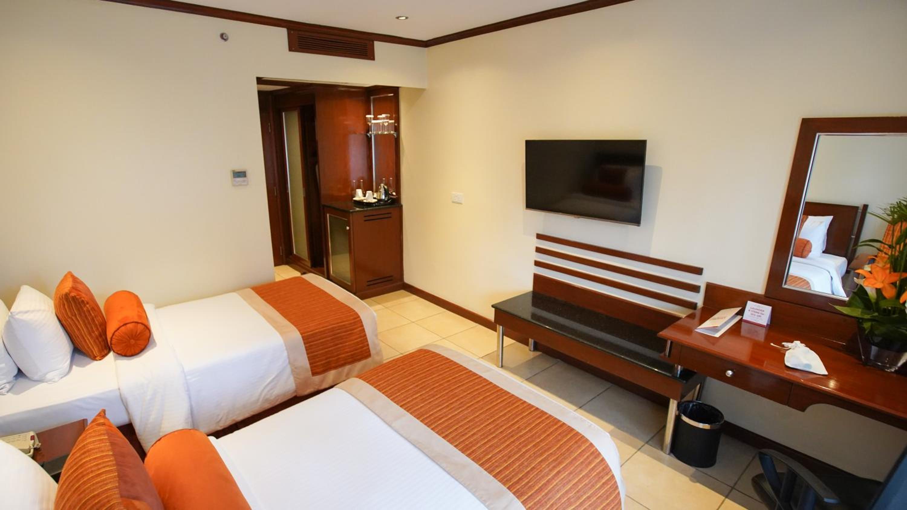 Panafric Twin Room - Photo 3