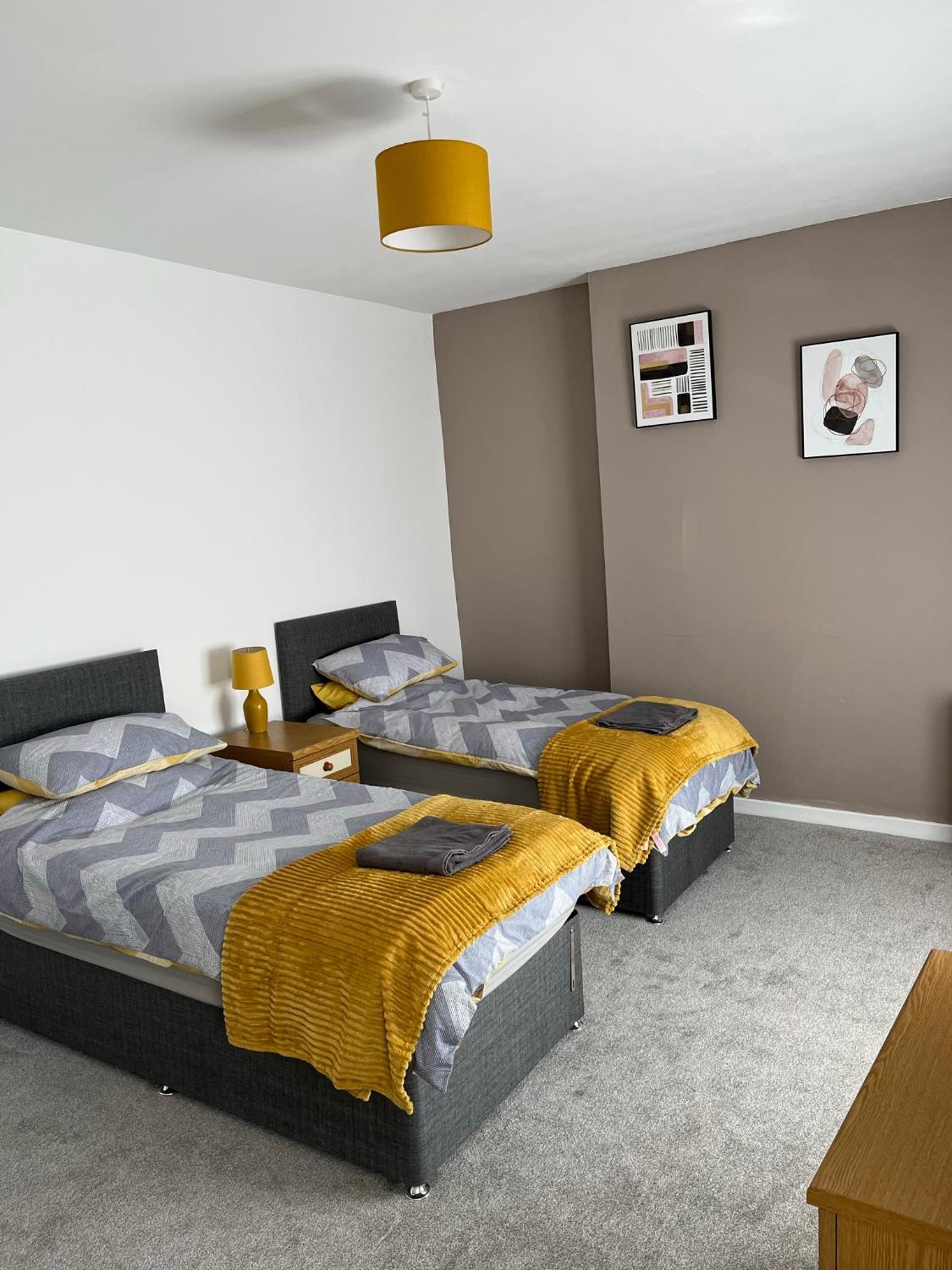 Three-Bedroom House photo 3