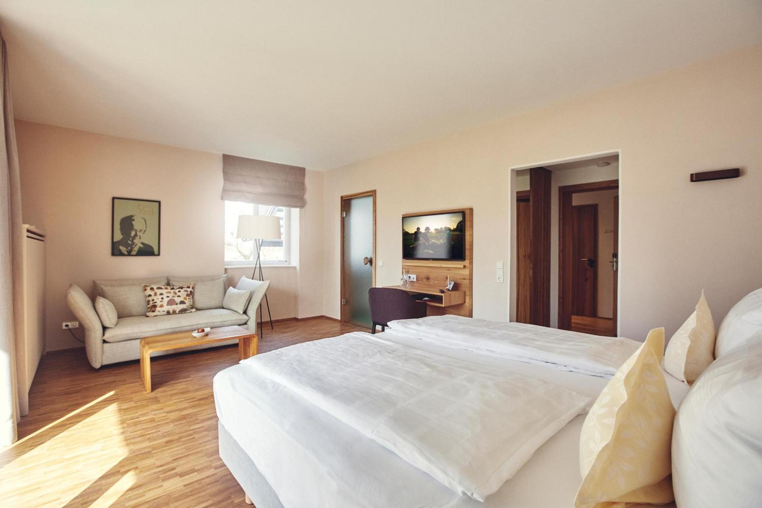 Deluxe Junior Suite photo 3